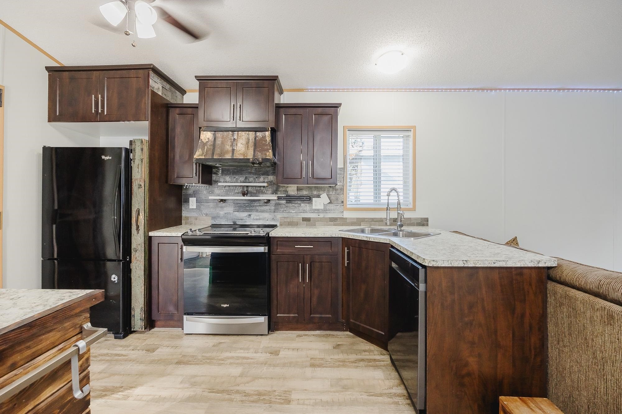 









9267


Shook

Road, 28,
Mission,




BC
V2V 5M2

