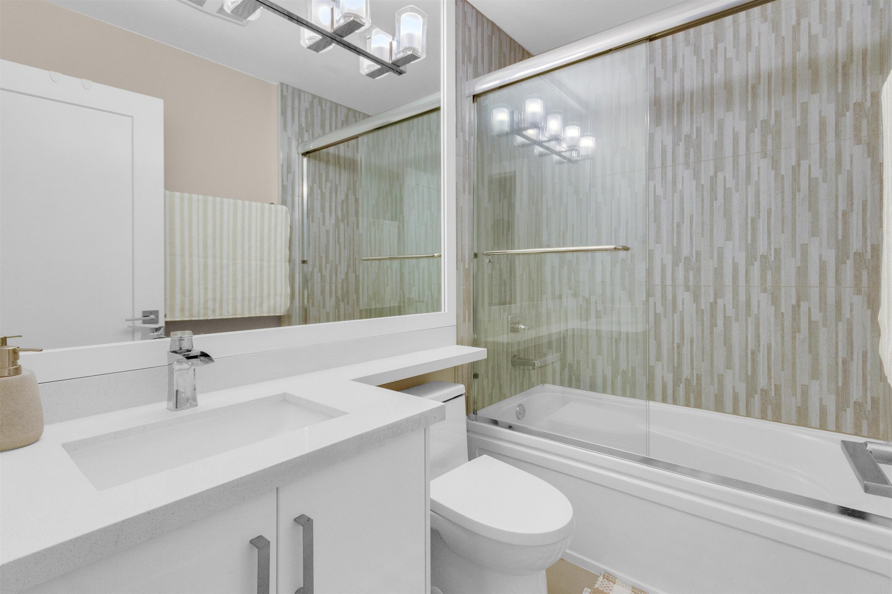 









7056


192

Street, 10,
Surrey,




BC
V4N 1N2

