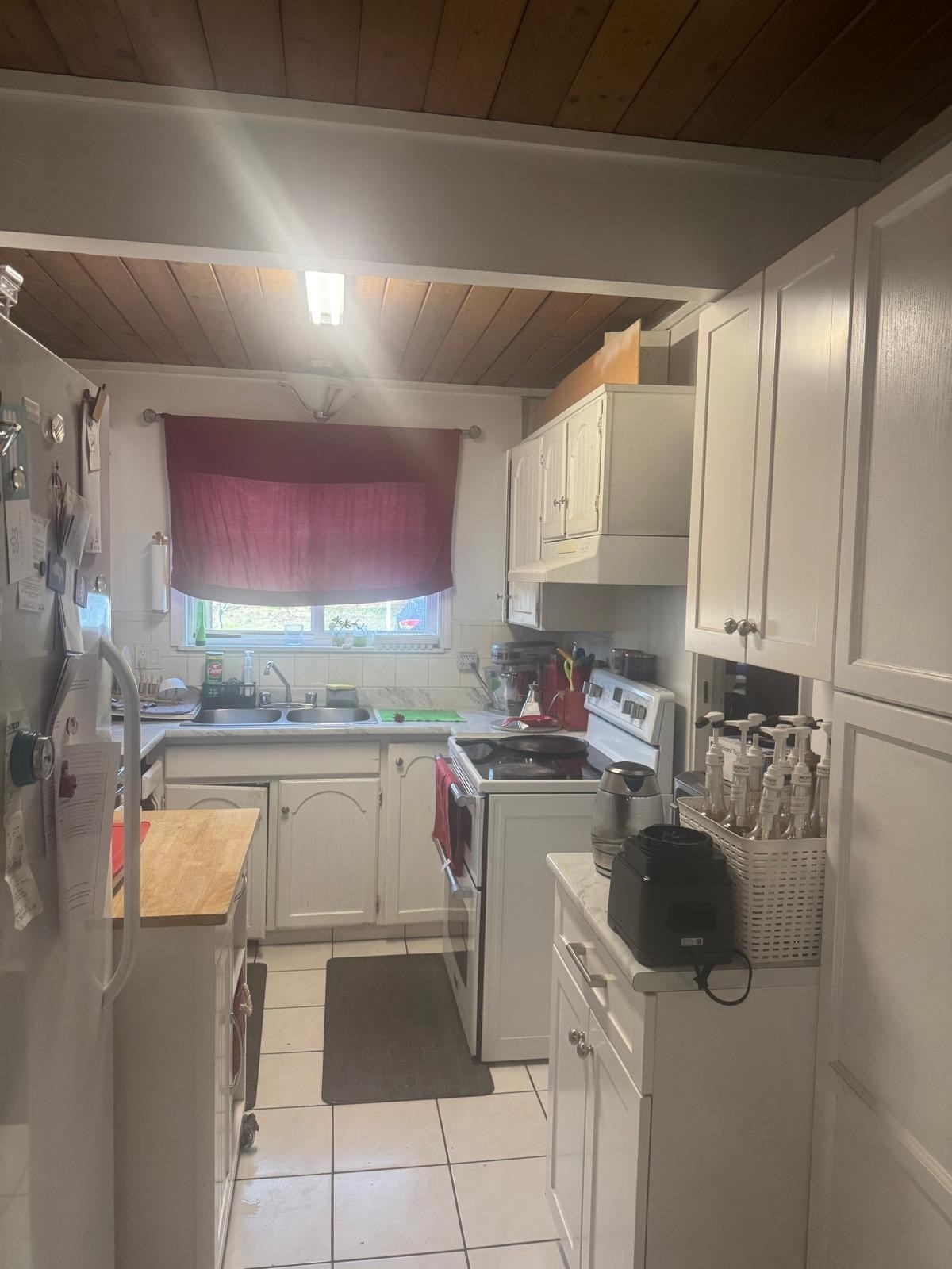 









7782


Swanson

Drive,
Delta,




BC
V4C 5C5

