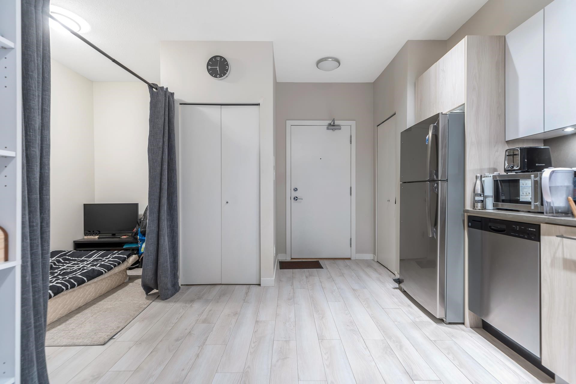 









13768


108

Avenue, 221,
Surrey,




BC
V3T 0L9

