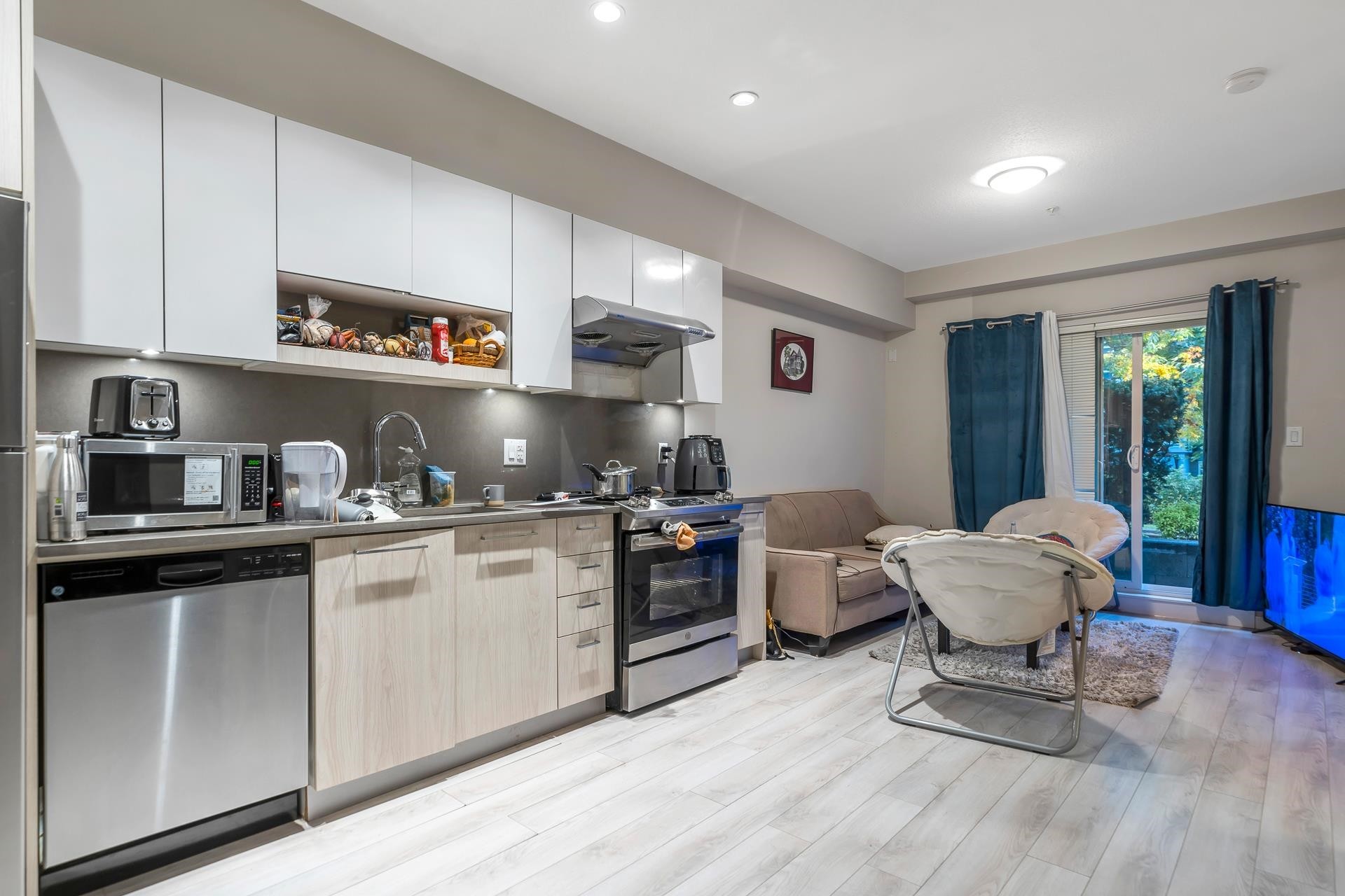 









13768


108

Avenue, 221,
Surrey,




BC
V3T 0L9

