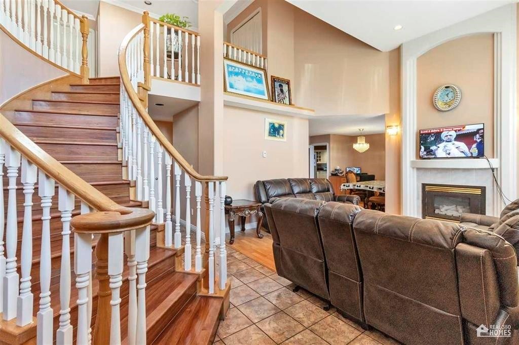 









13107


74

Avenue,
Surrey,




BC
V3W 1C3

