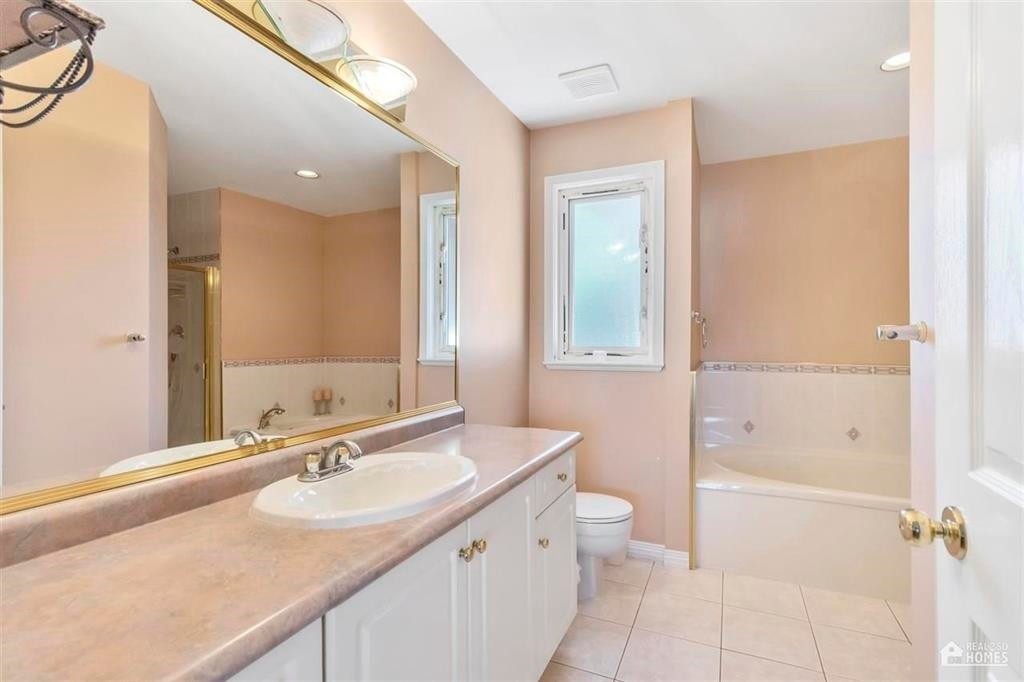 









13107


74

Avenue,
Surrey,




BC
V3W 1C3

