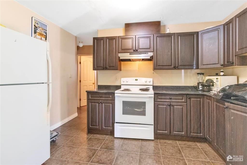 









13107


74

Avenue,
Surrey,




BC
V3W 1C3

