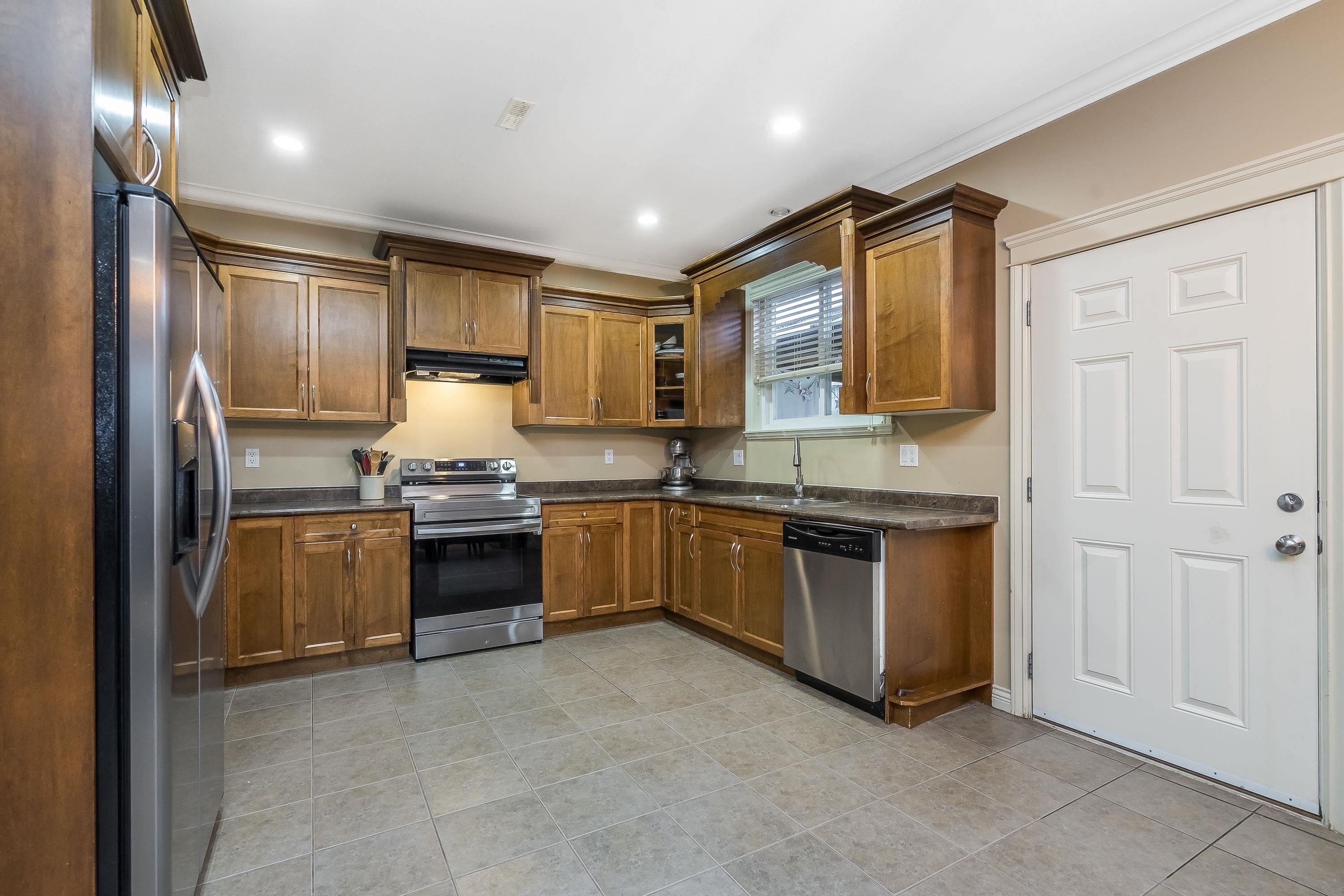 









33116


Dalke

Avenue,
Mission,




BC
V2V 0A3

