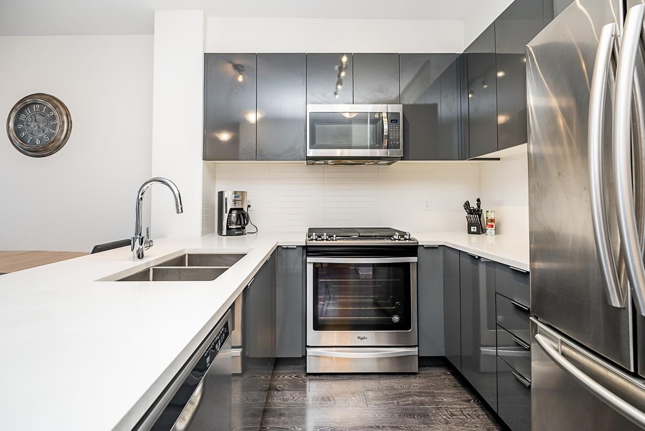 









15137


33

Avenue, 401,
Surrey,




BC
V3Z 0Y1

