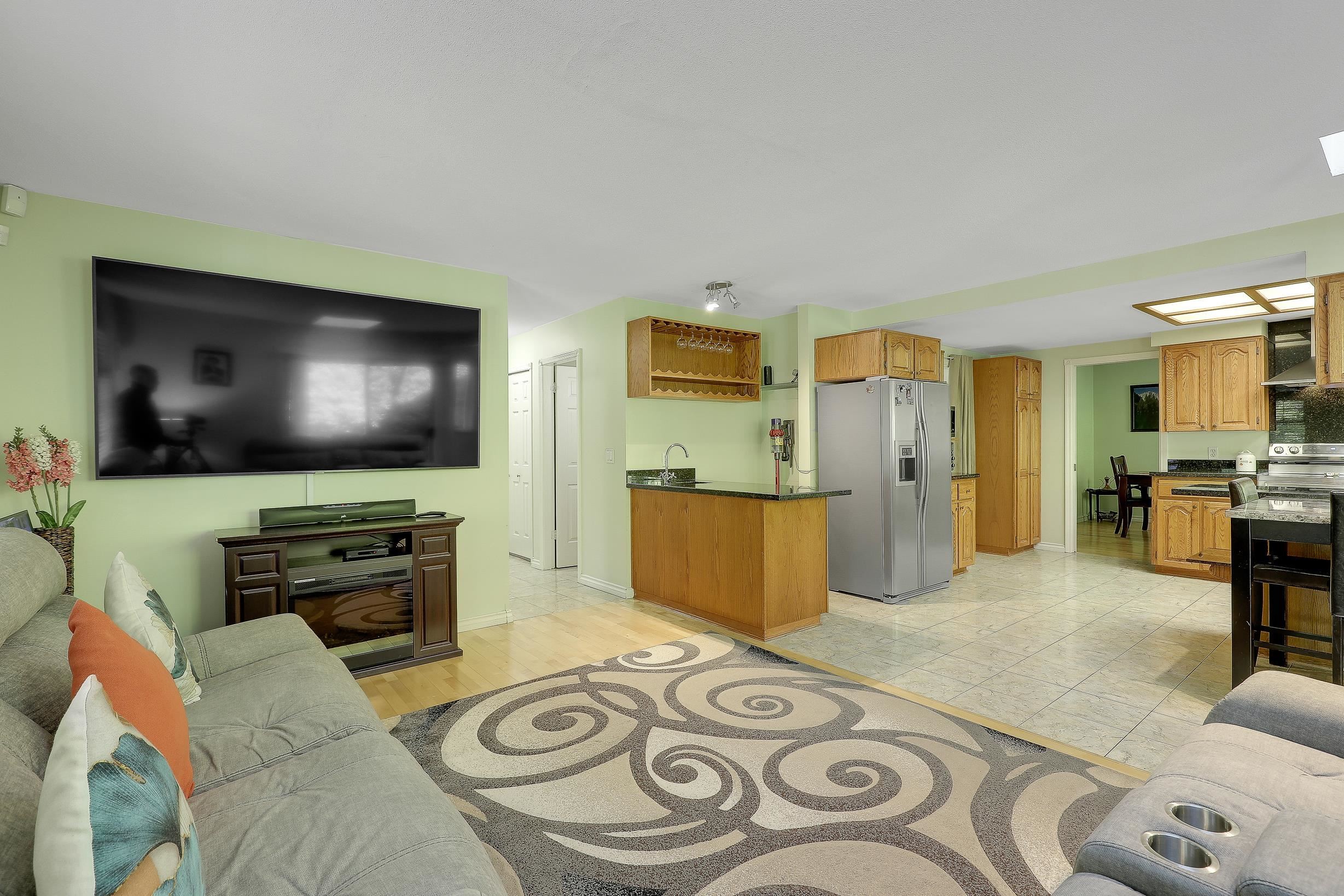 









8182


140b

Street,
Surrey,




BC
V3W 8X3

