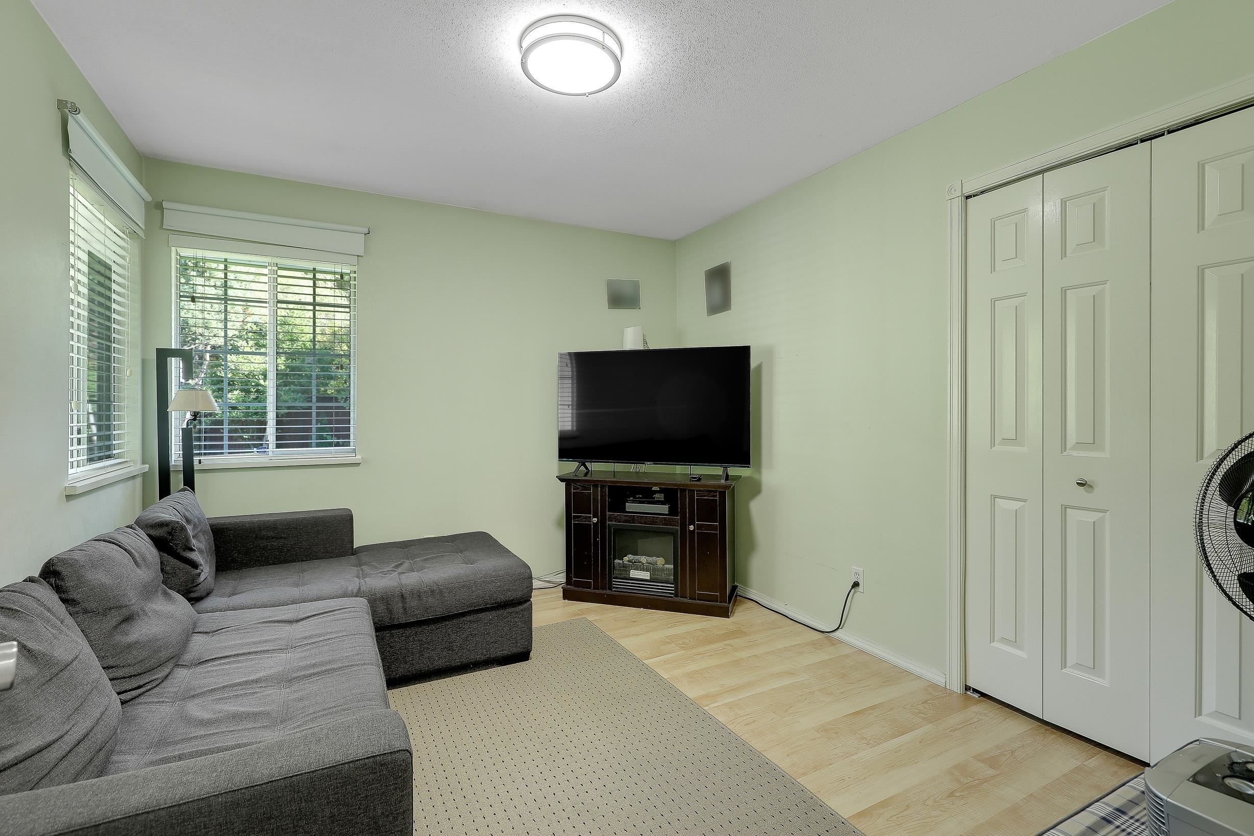 









8182


140b

Street,
Surrey,




BC
V3W 8X3

