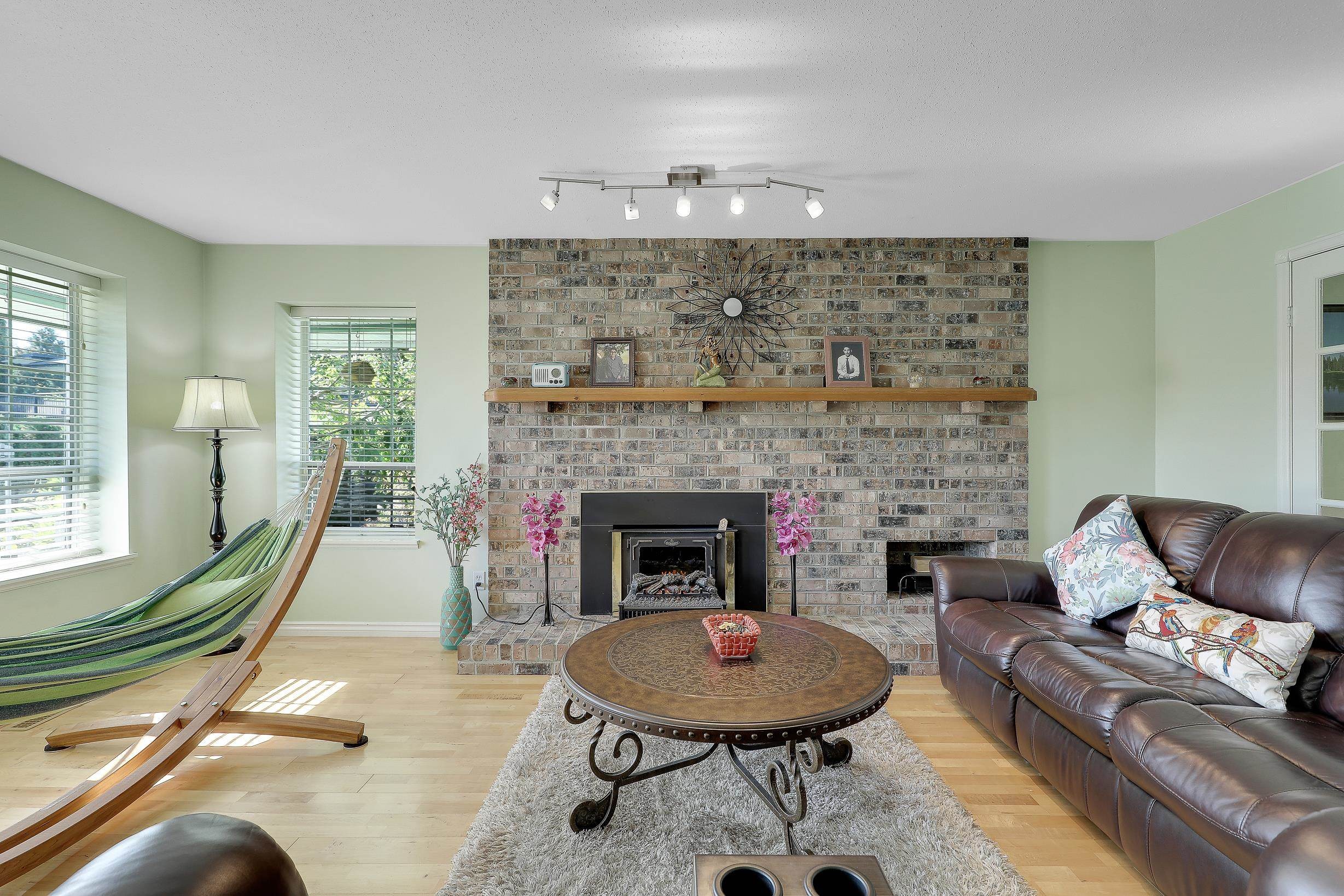 









8182


140b

Street,
Surrey,




BC
V3W 8X3

