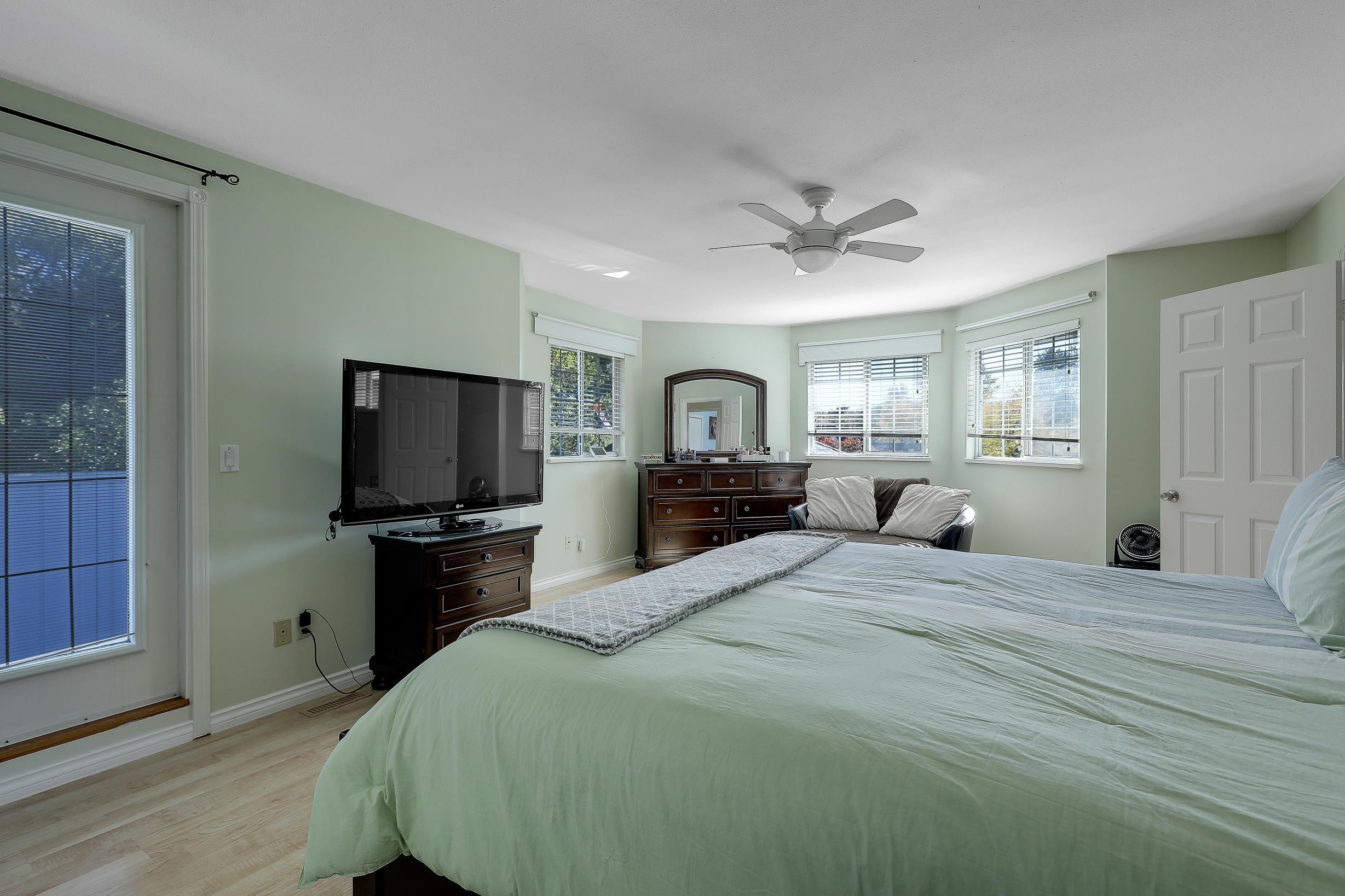 









8182


140b

Street,
Surrey,




BC
V3W 8X3

