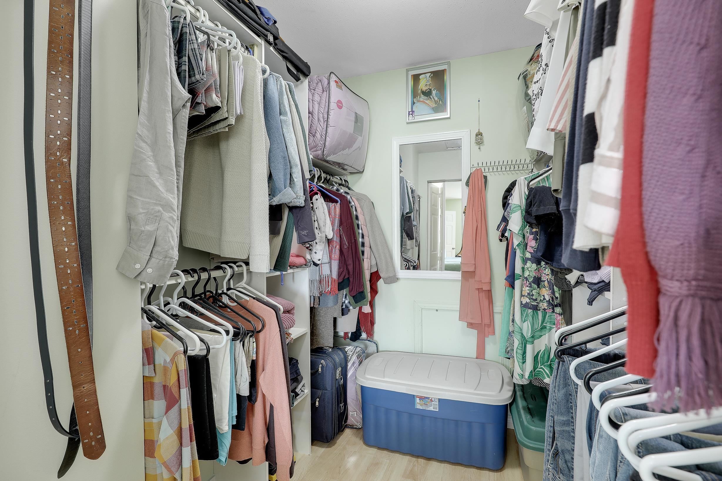 









8182


140b

Street,
Surrey,




BC
V3W 8X3

