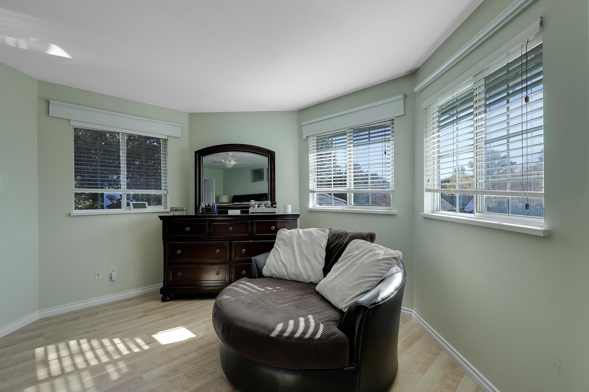 









8182


140b

Street,
Surrey,




BC
V3W 8X3

