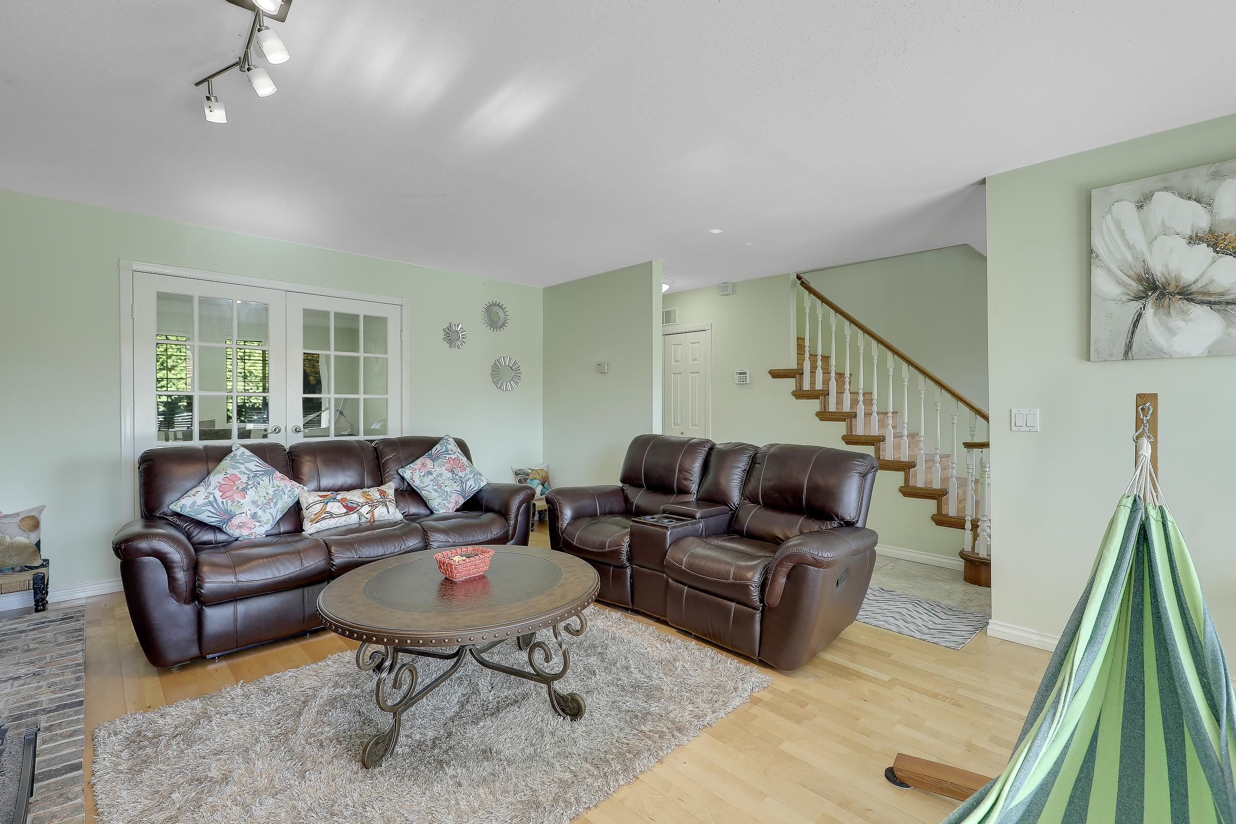 









8182


140b

Street,
Surrey,




BC
V3W 8X3

