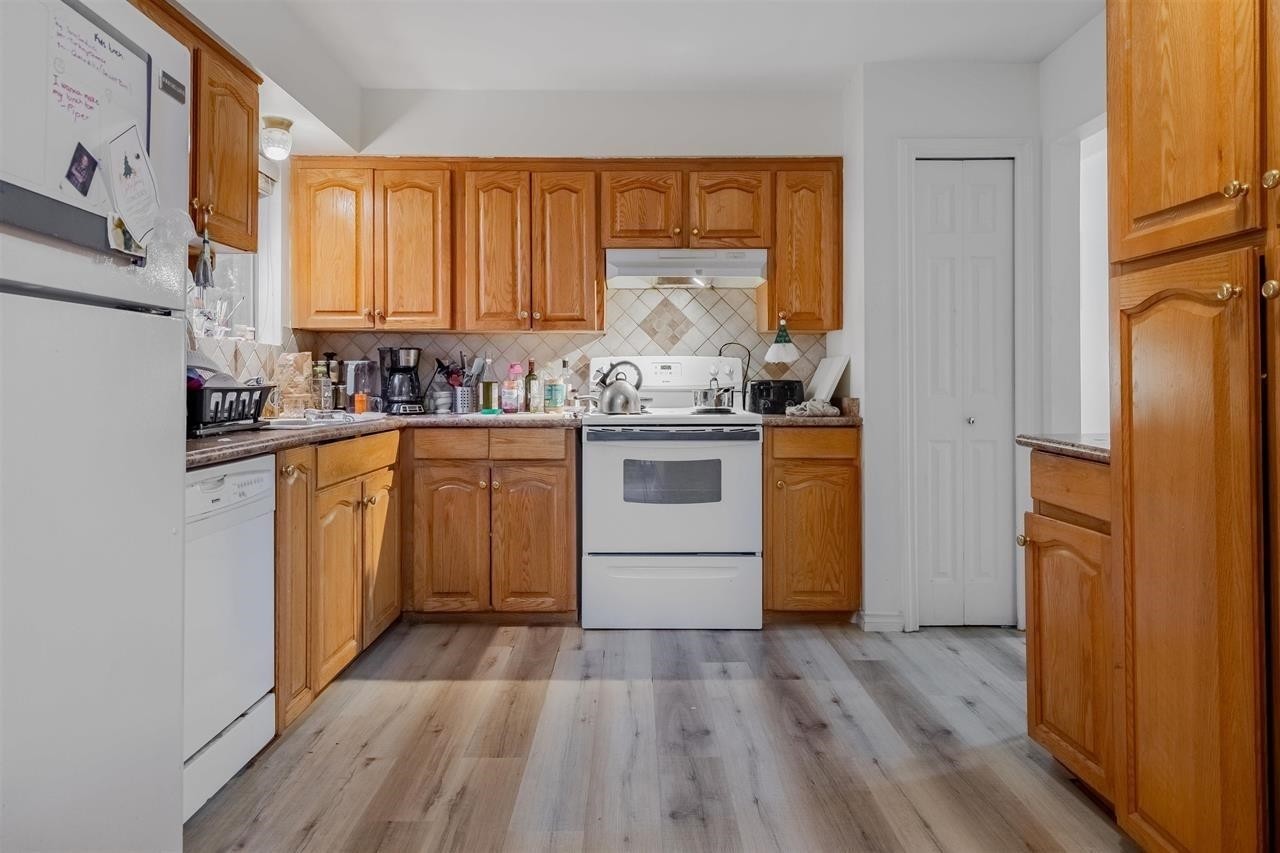 









11084


148

Street,
Surrey,




BC
V3R 3Y8

