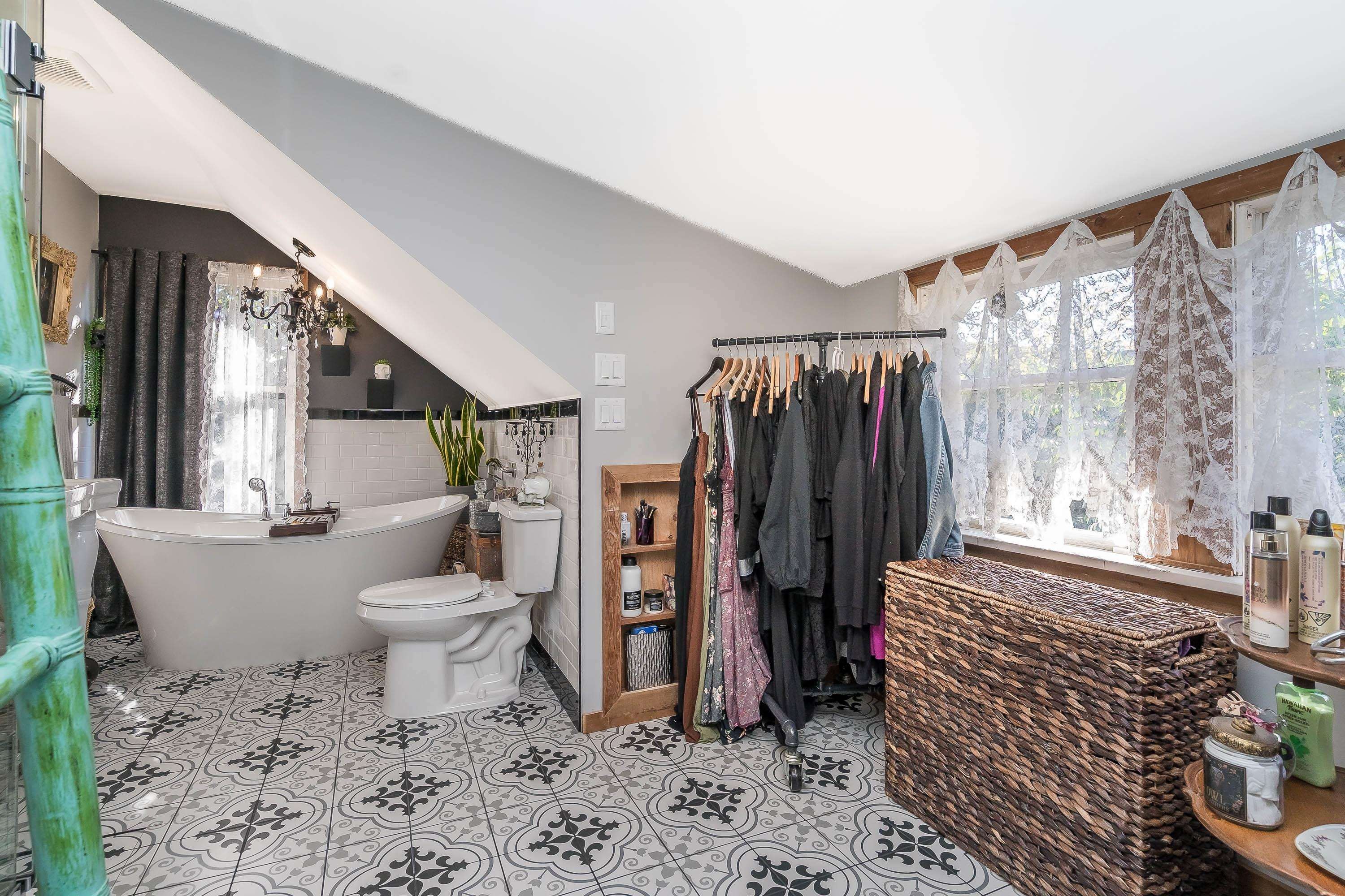 









33026


2

Avenue,
Mission,




BC
V2V 1J8

