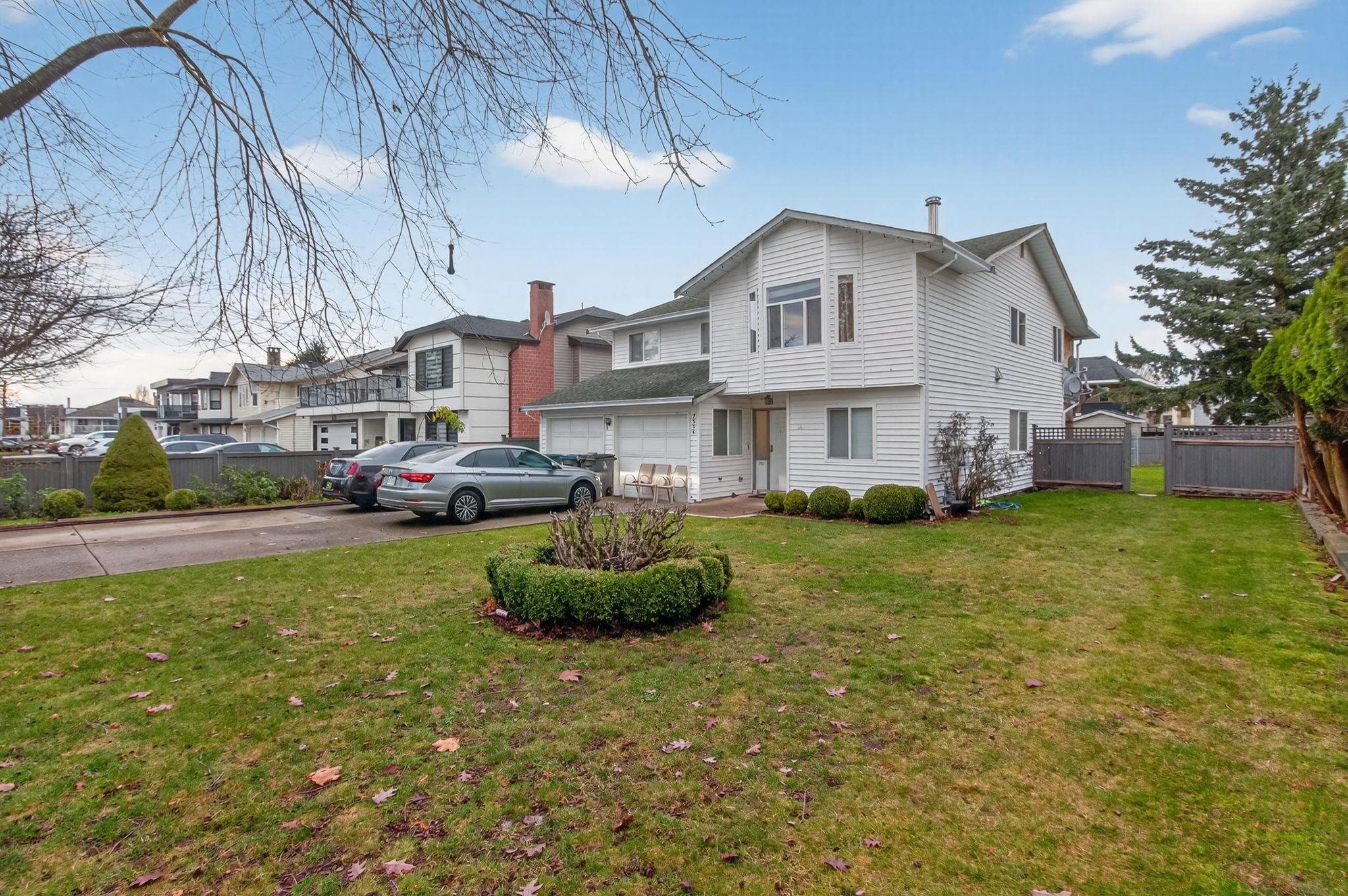 









7556


Sinclair

Crescent,
Surrey,




BC
V3W 6T1

