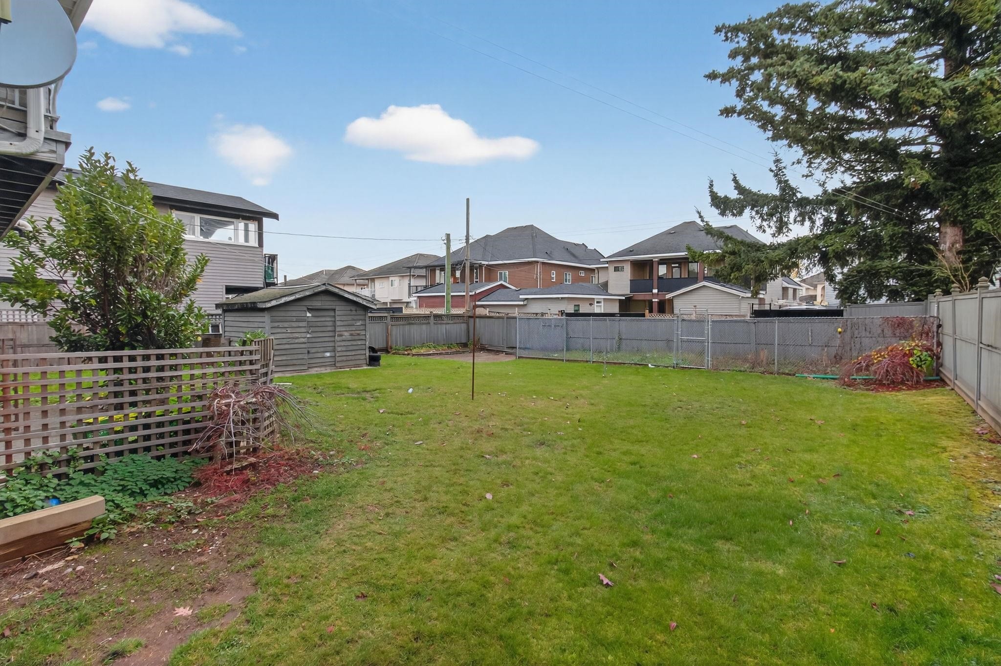 









7556


Sinclair

Crescent,
Surrey,




BC
V3W 6T1

