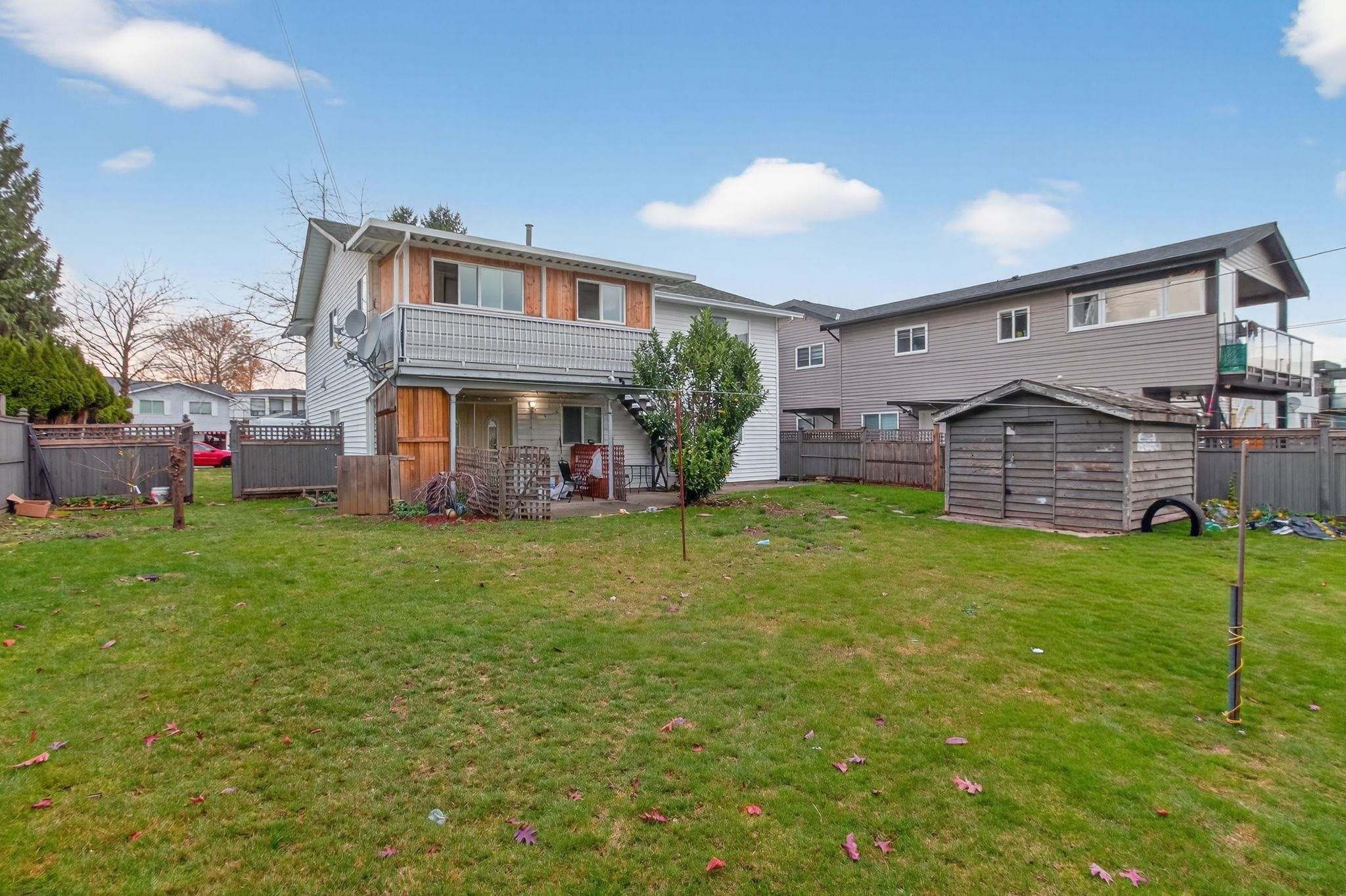 









7556


Sinclair

Crescent,
Surrey,




BC
V3W 6T1

