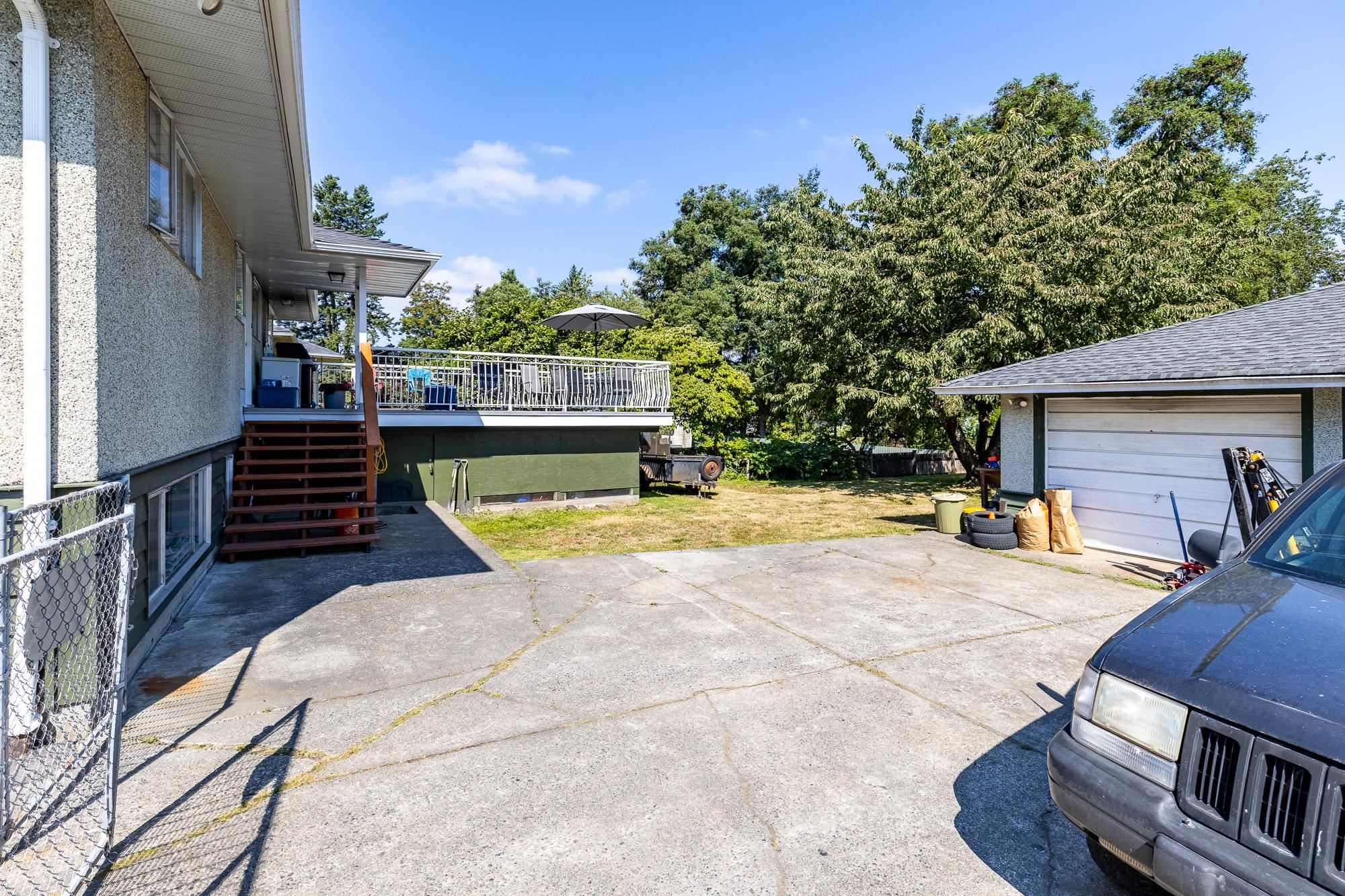 









13759


111

Avenue,
Surrey,




BC
V3R 2C1


