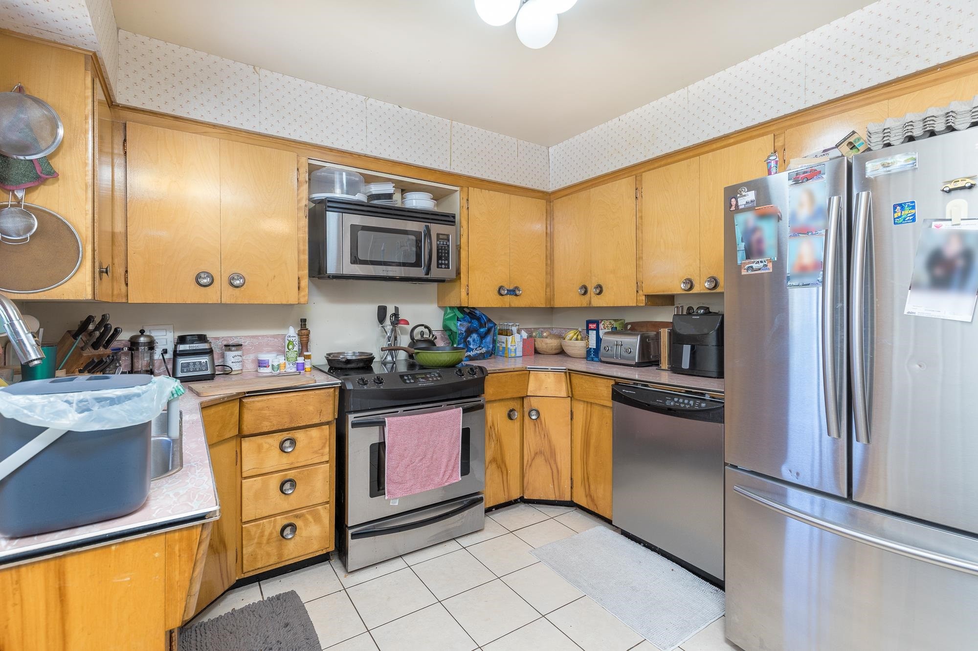 









13759


111

Avenue,
Surrey,




BC
V3R 2C1

