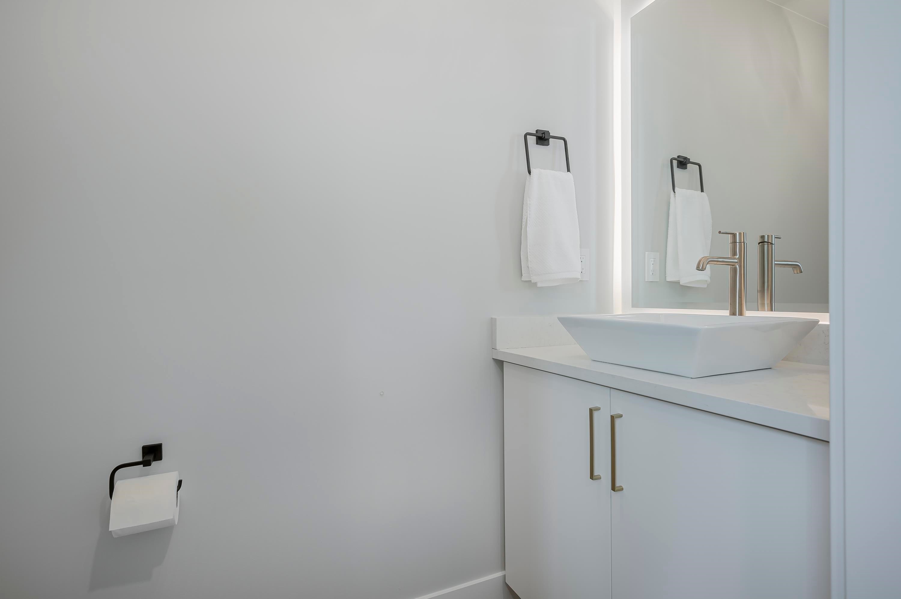 









1639


162

Street, 65,
Surrey,




BC
V4A 4Y1

