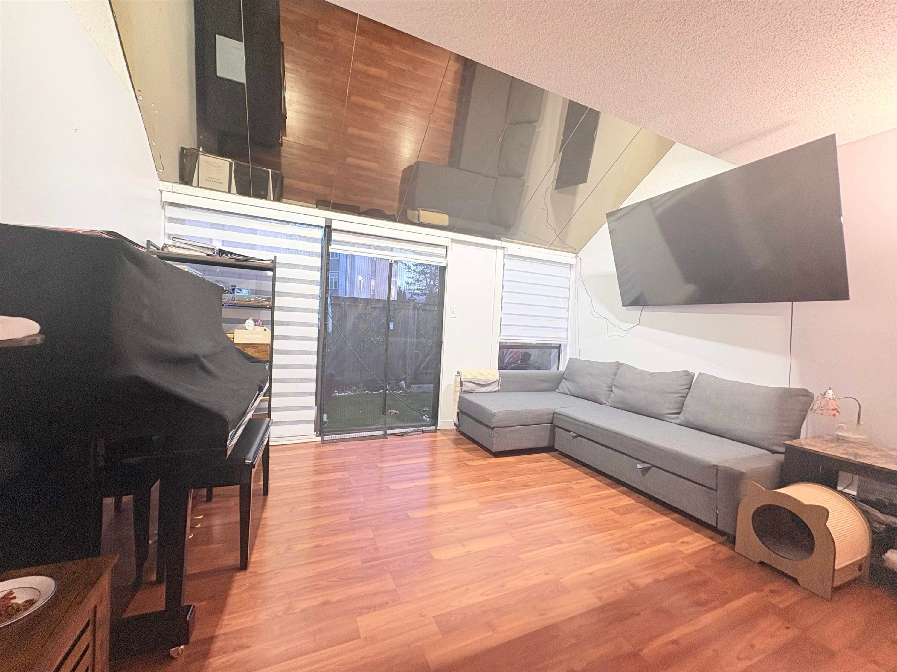 









17714


60

Avenue, 84,
Surrey,




BC
V3S 1V2

