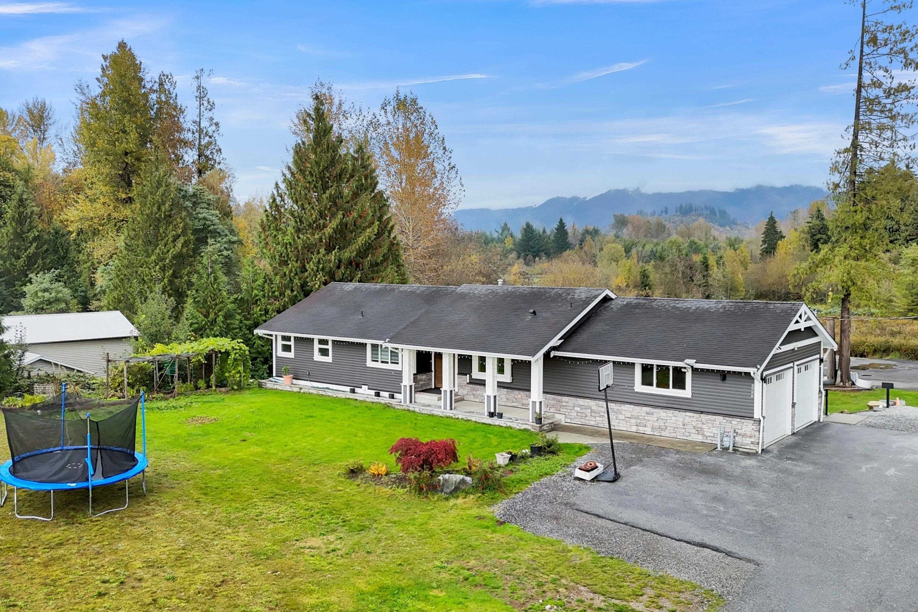 









8972


Dewdney Trunk

Road,
Mission,




BC
V2V 6Y1

