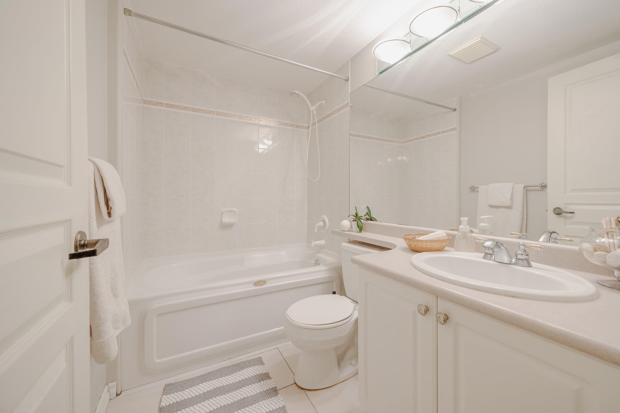 









15432


16a

Avenue, 16,
Surrey,




BC
V4A 1T3

