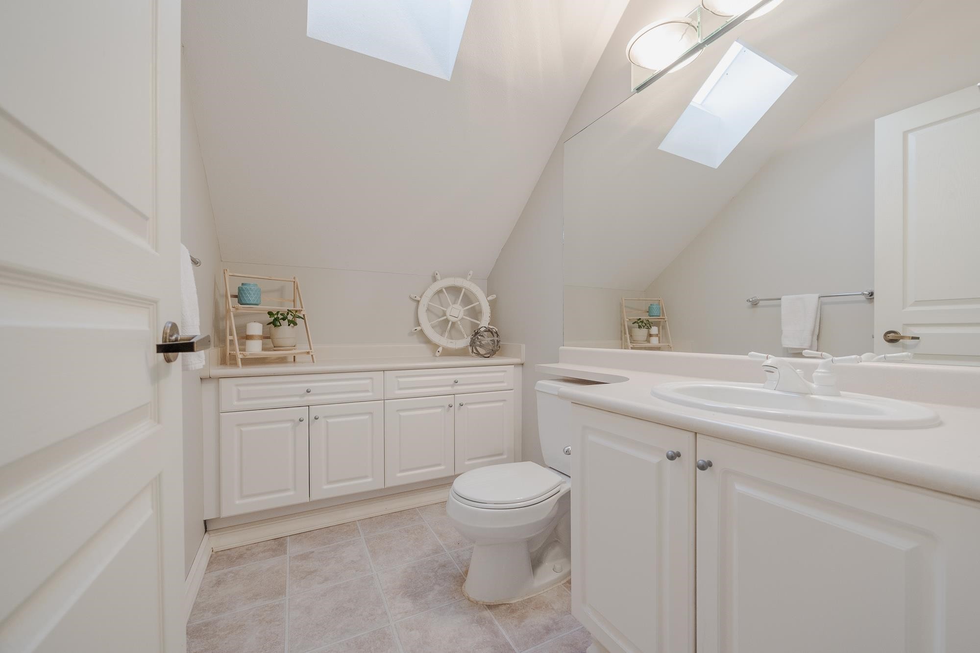 









15432


16a

Avenue, 16,
Surrey,




BC
V4A 1T3

