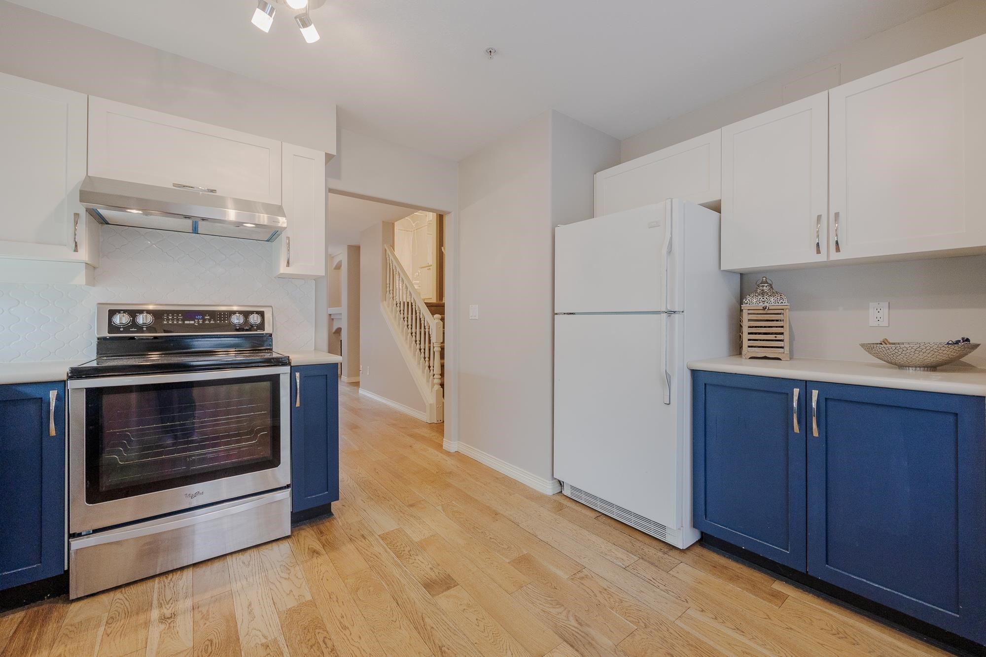 









15432


16a

Avenue, 16,
Surrey,




BC
V4A 1T3

