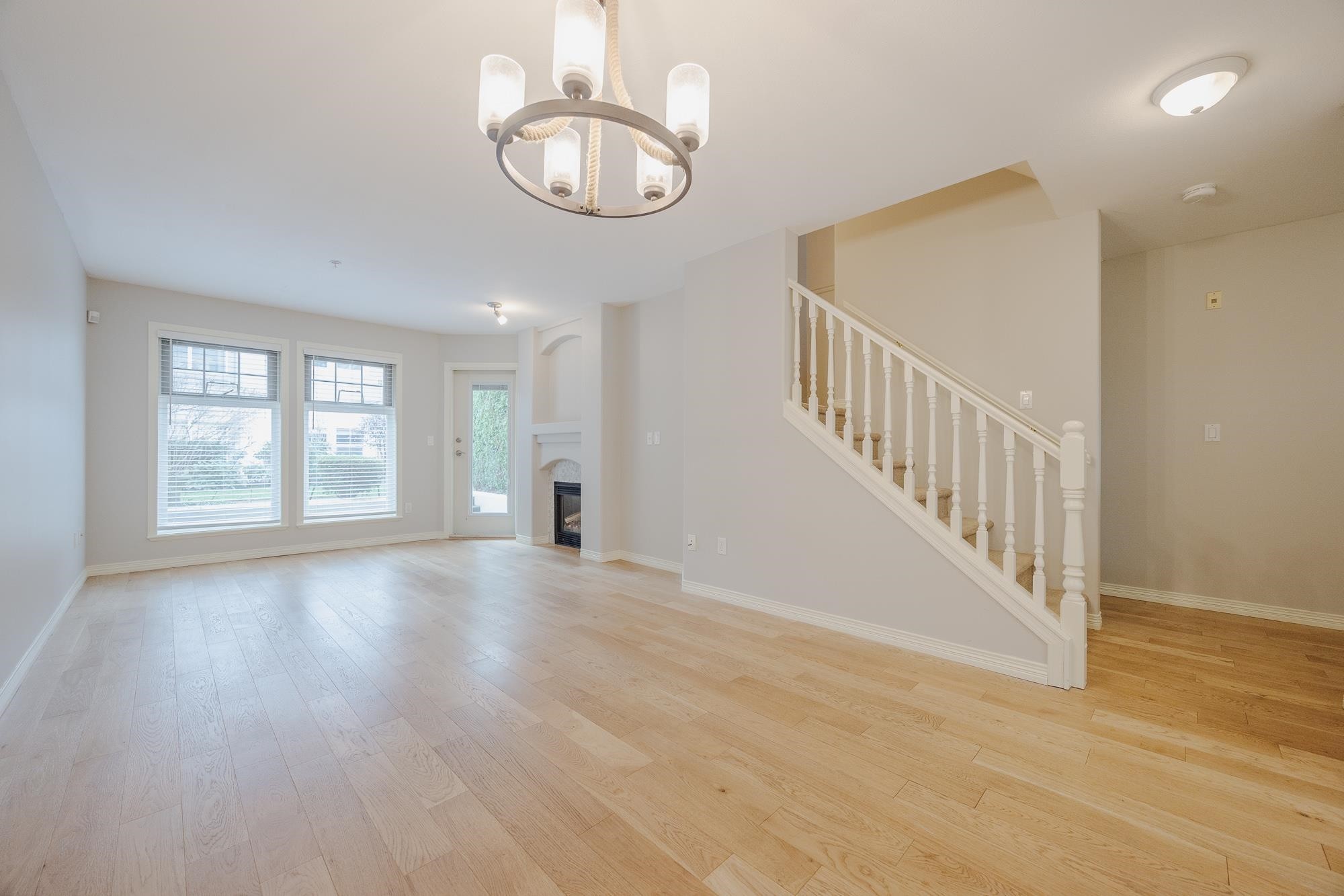 









15432


16a

Avenue, 16,
Surrey,




BC
V4A 1T3

