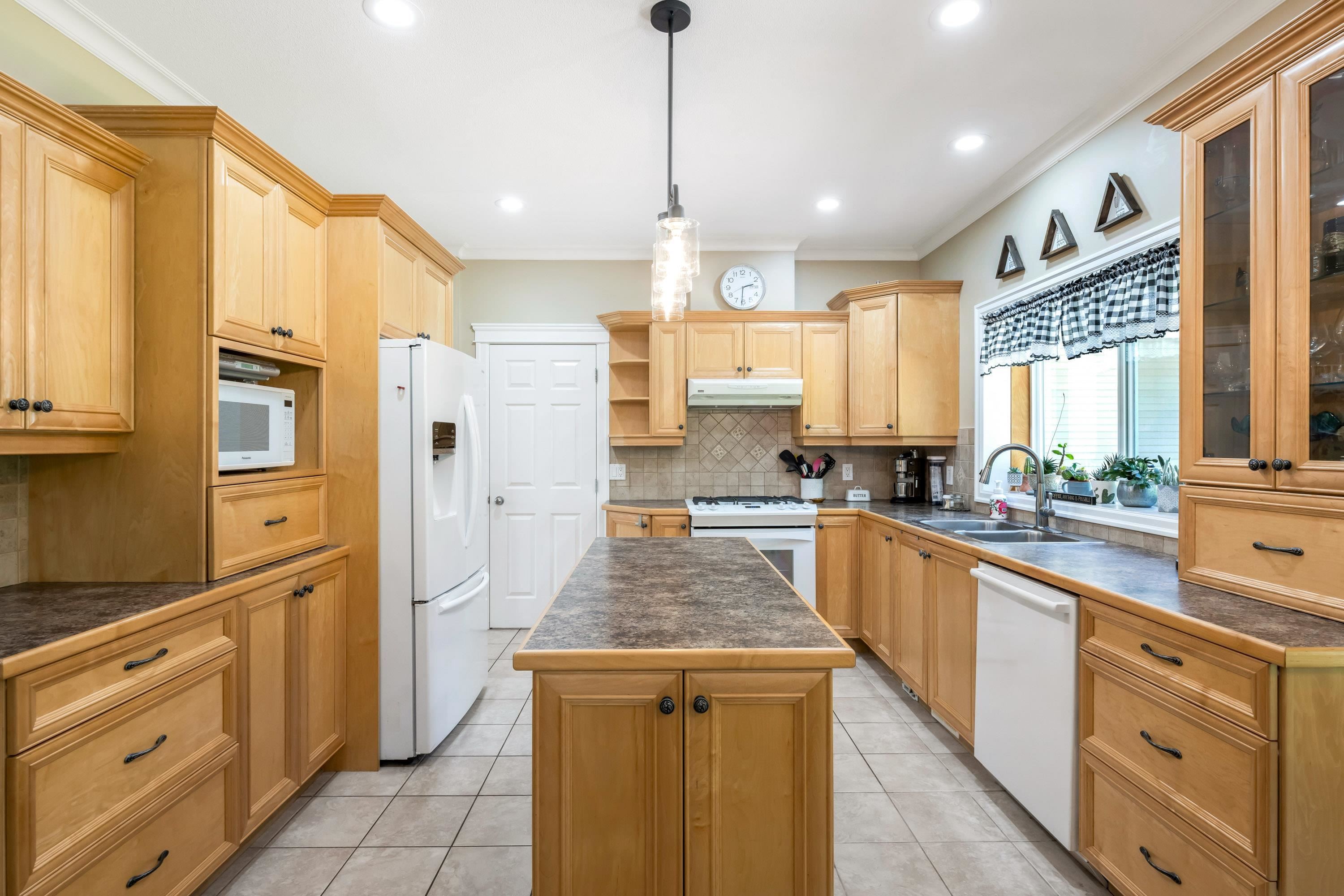 









25219


60

Avenue,
Langley,




BC
V4W 1G9

