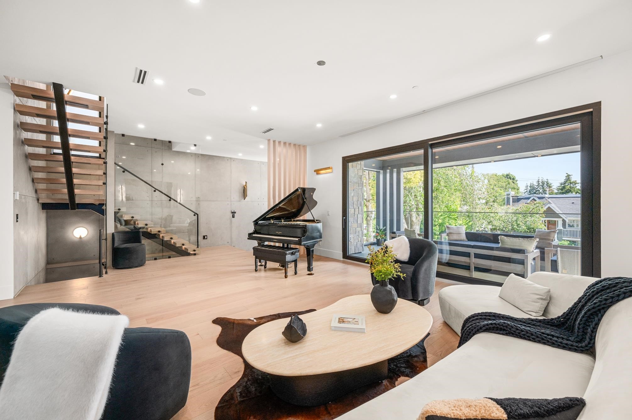 









1265


Kent

Street,
White Rock,




BC
V4B 4T6

