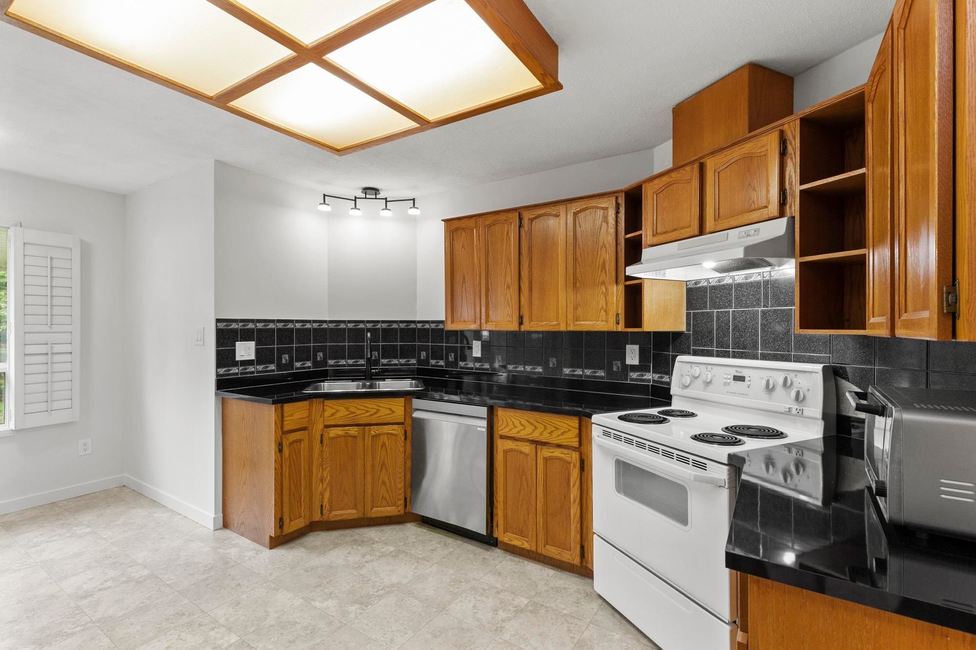 









32925


Orchid

Court,
Mission,




BC
V2V 7H8

