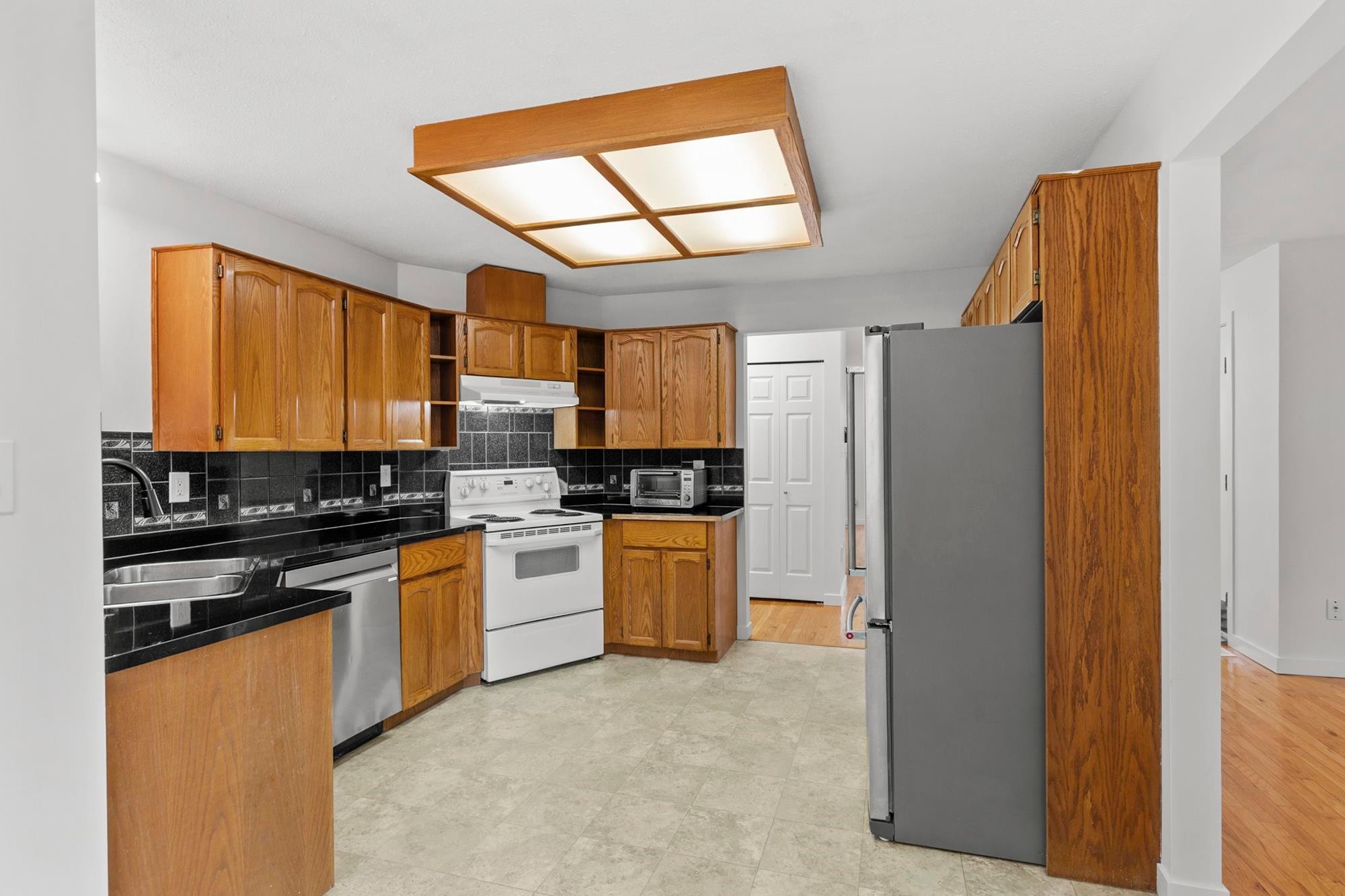 









32925


Orchid

Court,
Mission,




BC
V2V 7H8

