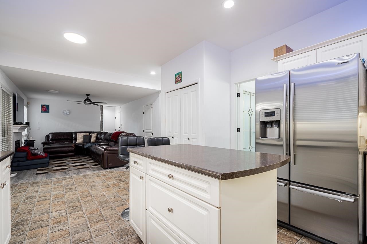 









14616


75a

Avenue,
Surrey,




BC
V3S 8Y5

