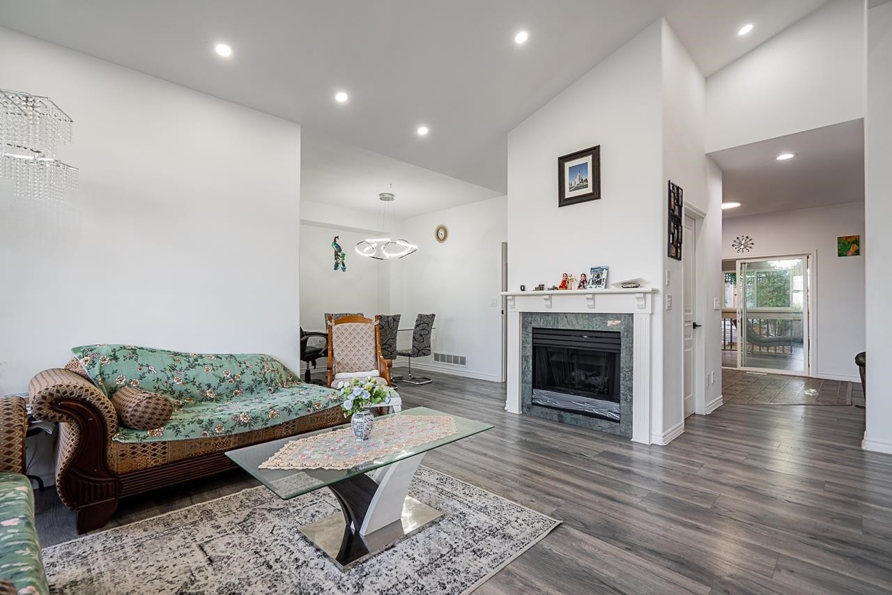 









14616


75a

Avenue,
Surrey,




BC
V3S 8Y5

