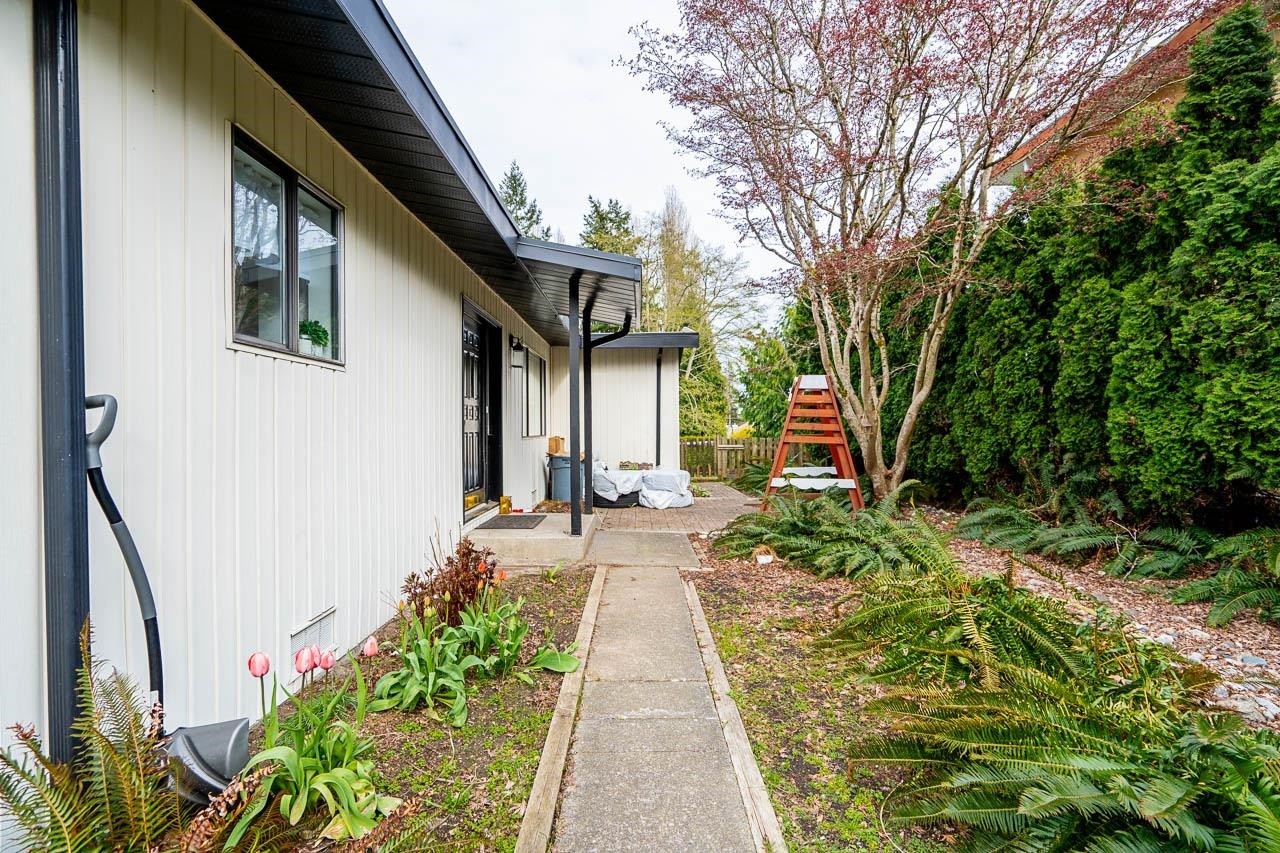 









1766


139

Street,
Surrey,




BC
V4A 4G7

