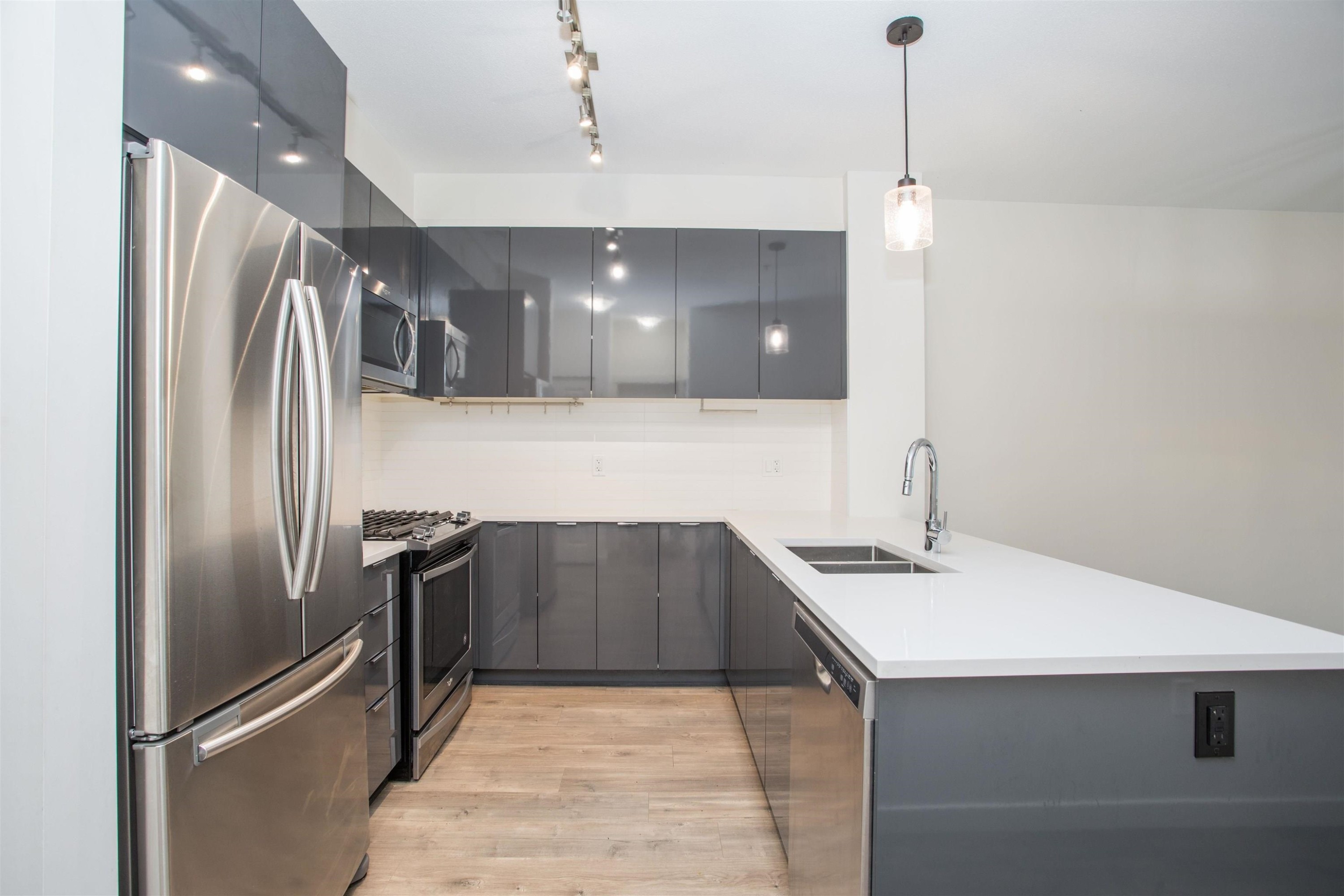 









15137


33

Avenue, 106,
Surrey,




BC
V3Z 0Y1

