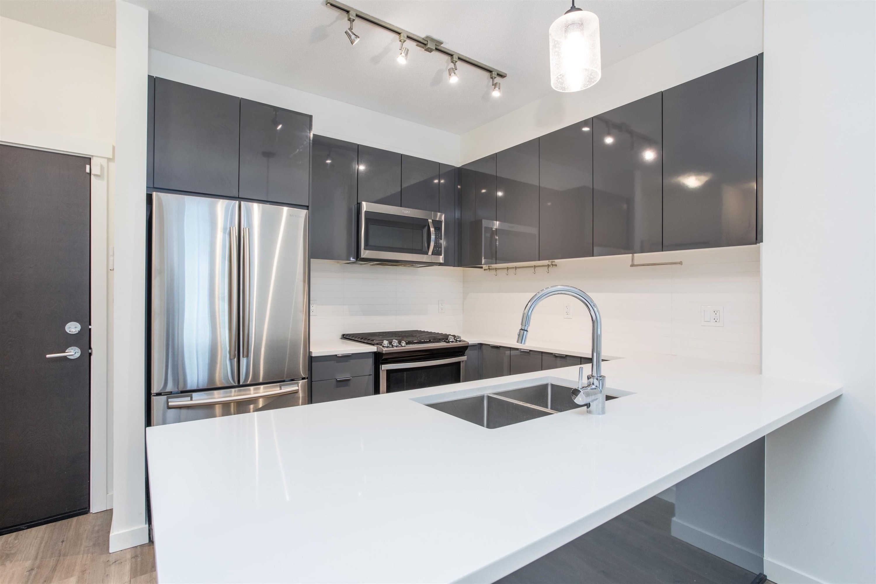 









15137


33

Avenue, 106,
Surrey,




BC
V3Z 0Y1

