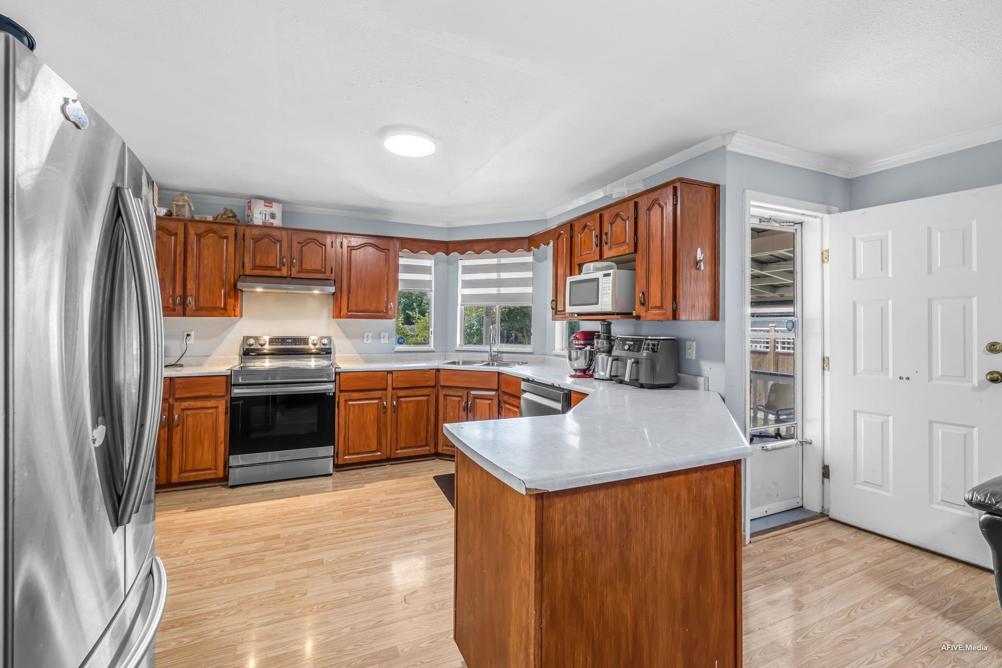 









8727


142a

Street,
Surrey,




BC
V3W 4G4

