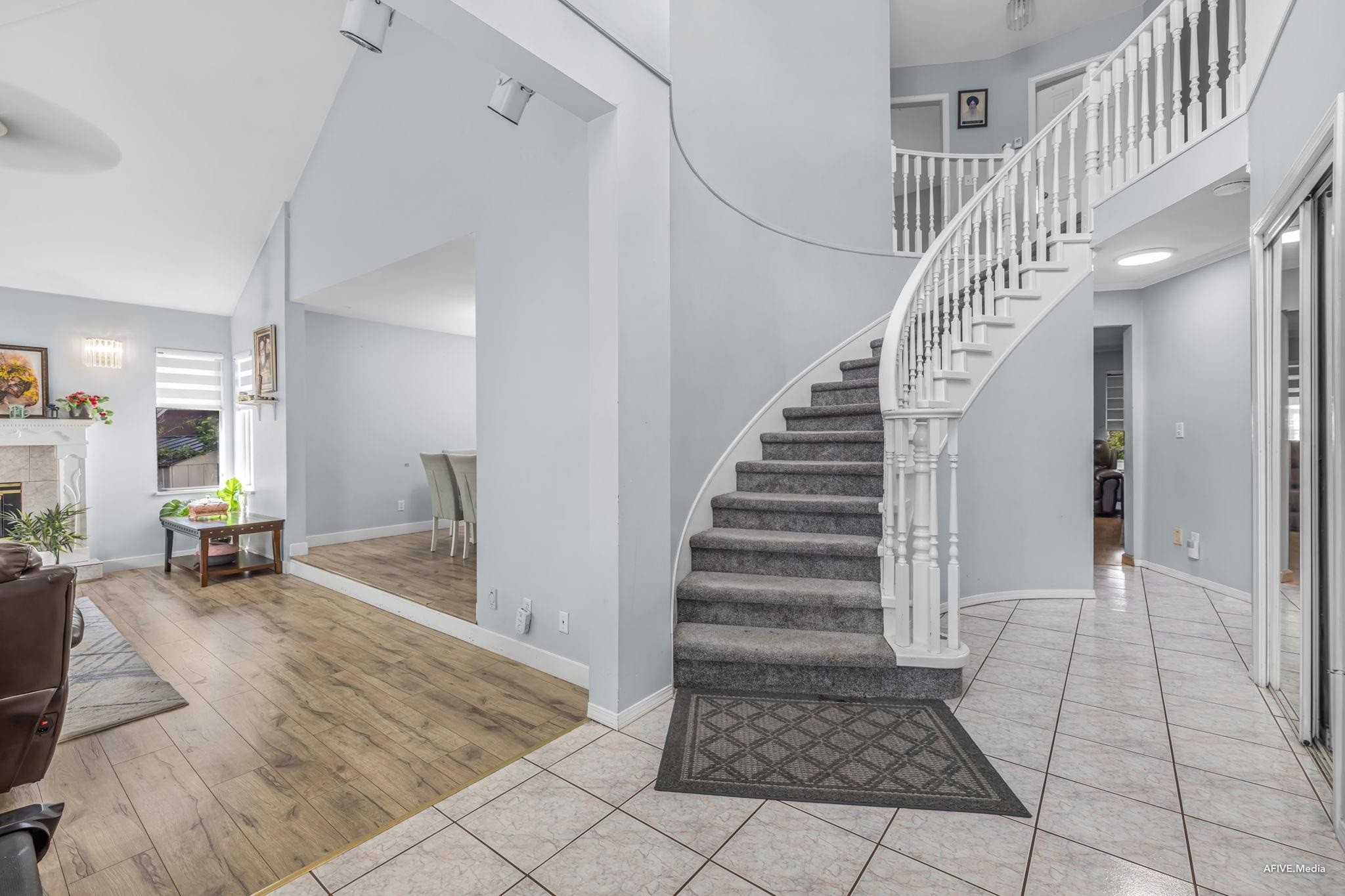 









8727


142a

Street,
Surrey,




BC
V3W 4G4

