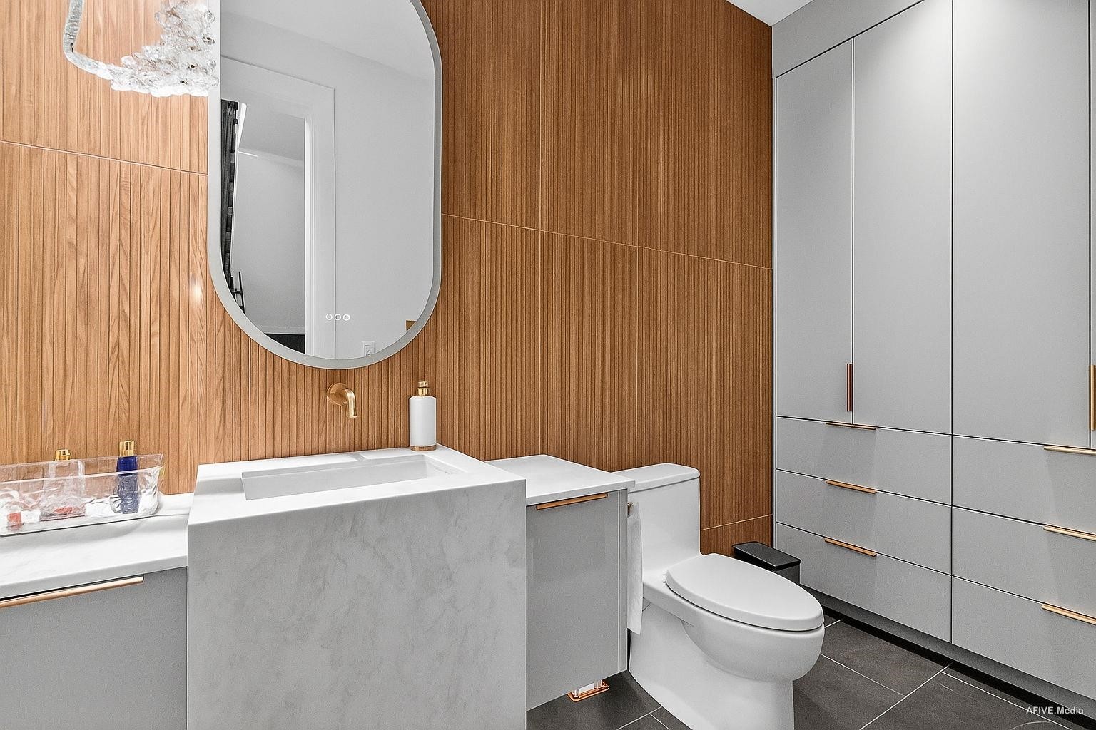 









9376


164

Street,
Surrey,




BC
V4N 3C8

