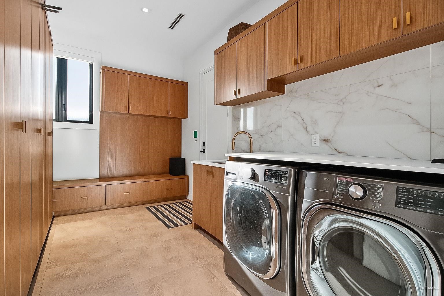 









9376


164

Street,
Surrey,




BC
V4N 3C8

