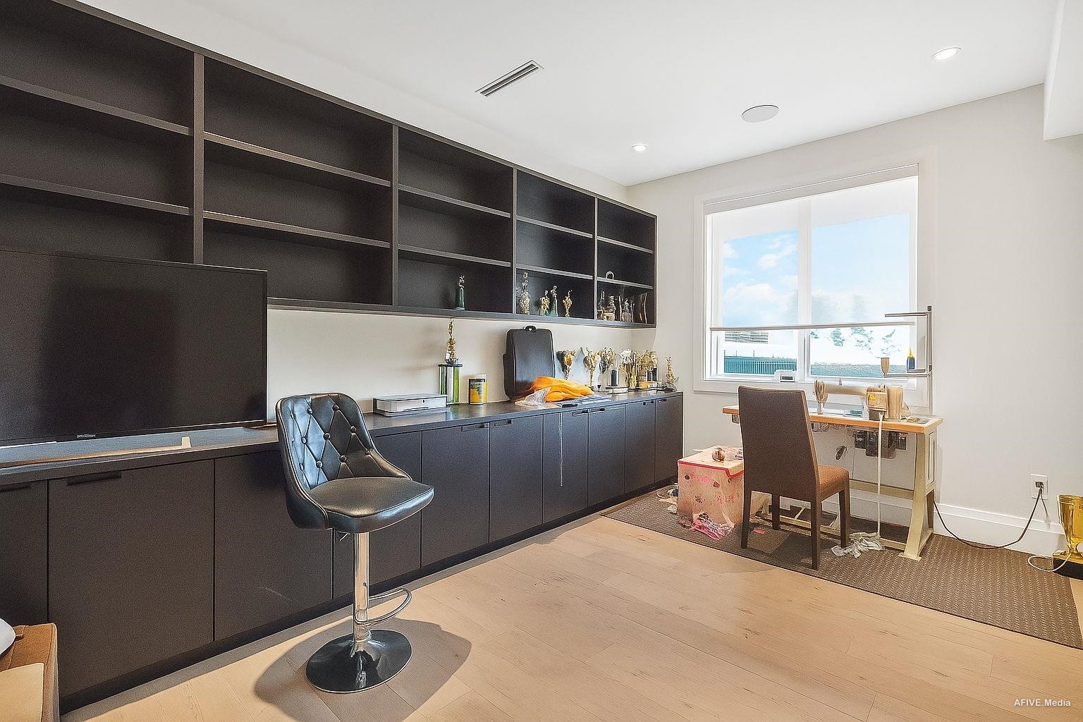 









9376


164

Street,
Surrey,




BC
V4N 3C8

