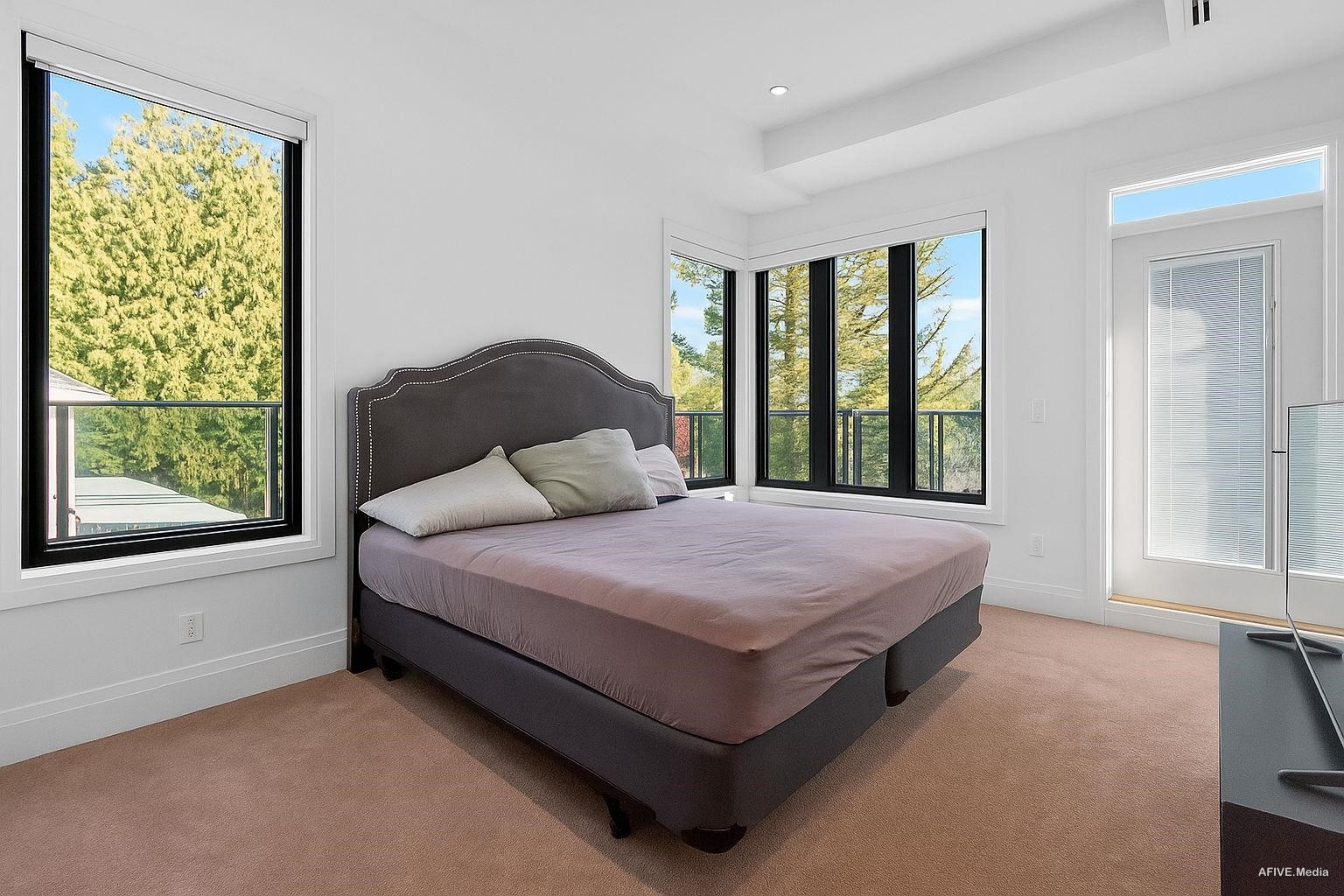 









9376


164

Street,
Surrey,




BC
V4N 3C8

