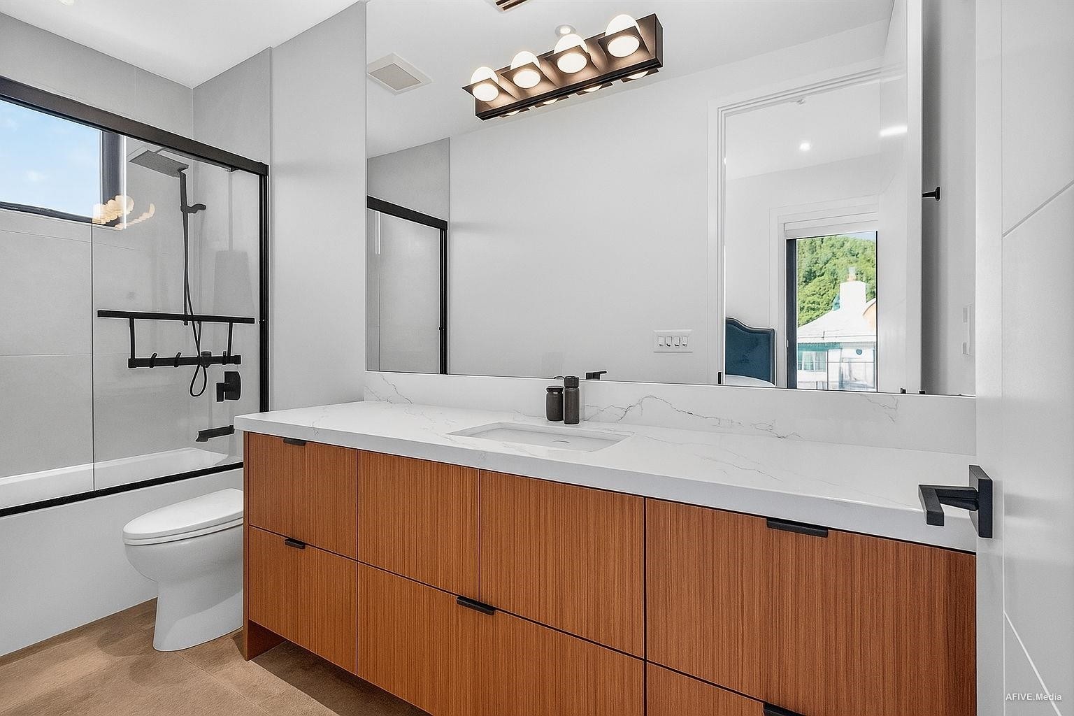 









9376


164

Street,
Surrey,




BC
V4N 3C8

