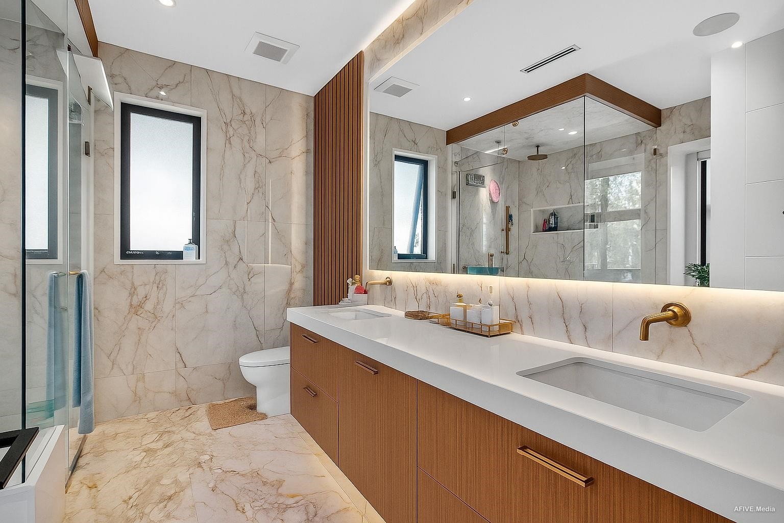 









9376


164

Street,
Surrey,




BC
V4N 3C8

