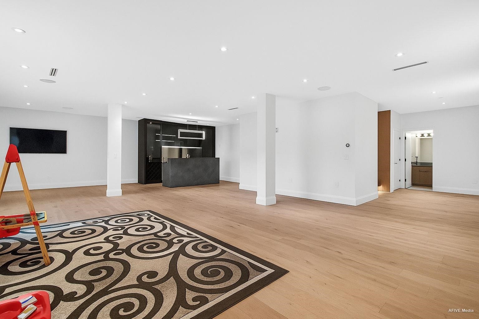 









9376


164

Street,
Surrey,




BC
V4N 3C8

