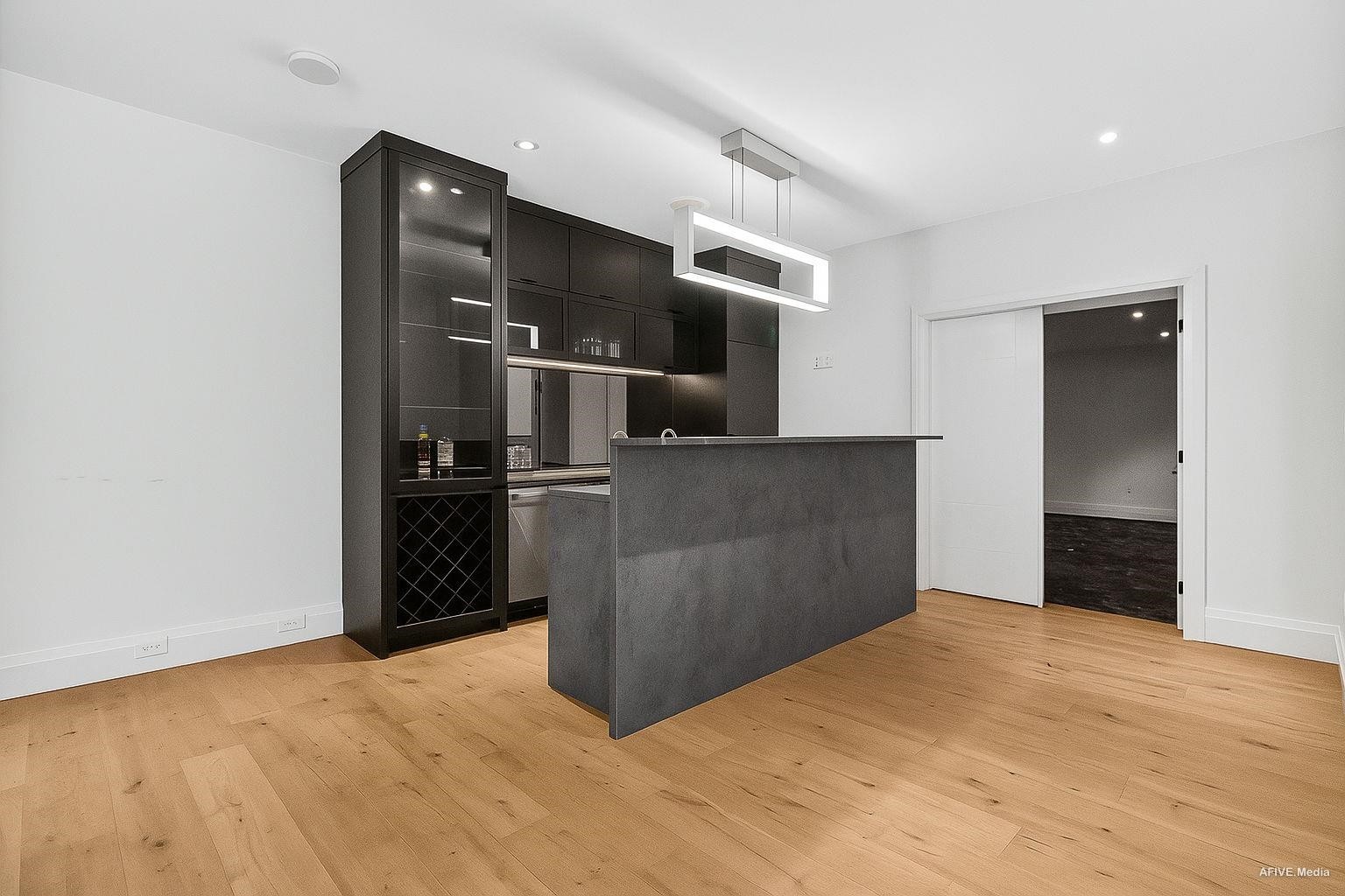 









9376


164

Street,
Surrey,




BC
V4N 3C8

